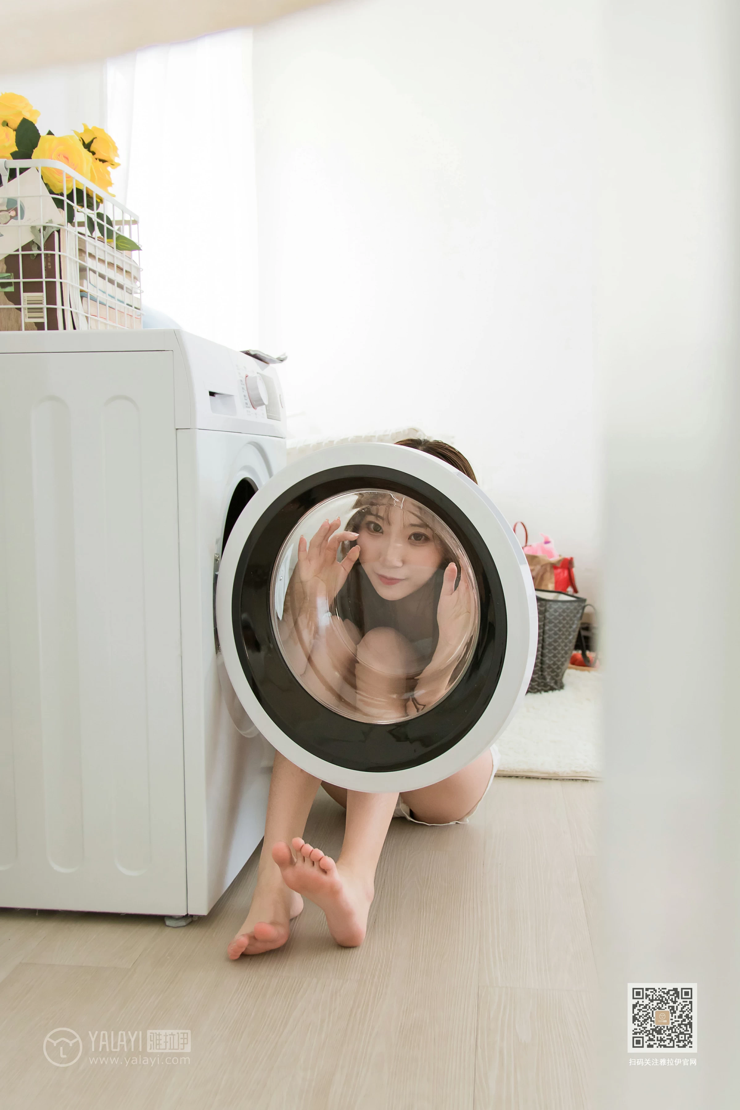 [YALAYI雅拉伊]Vol.465 樱桃姐妹花 大乔小乔 性感小背心加白色短裤私房写真集第2张