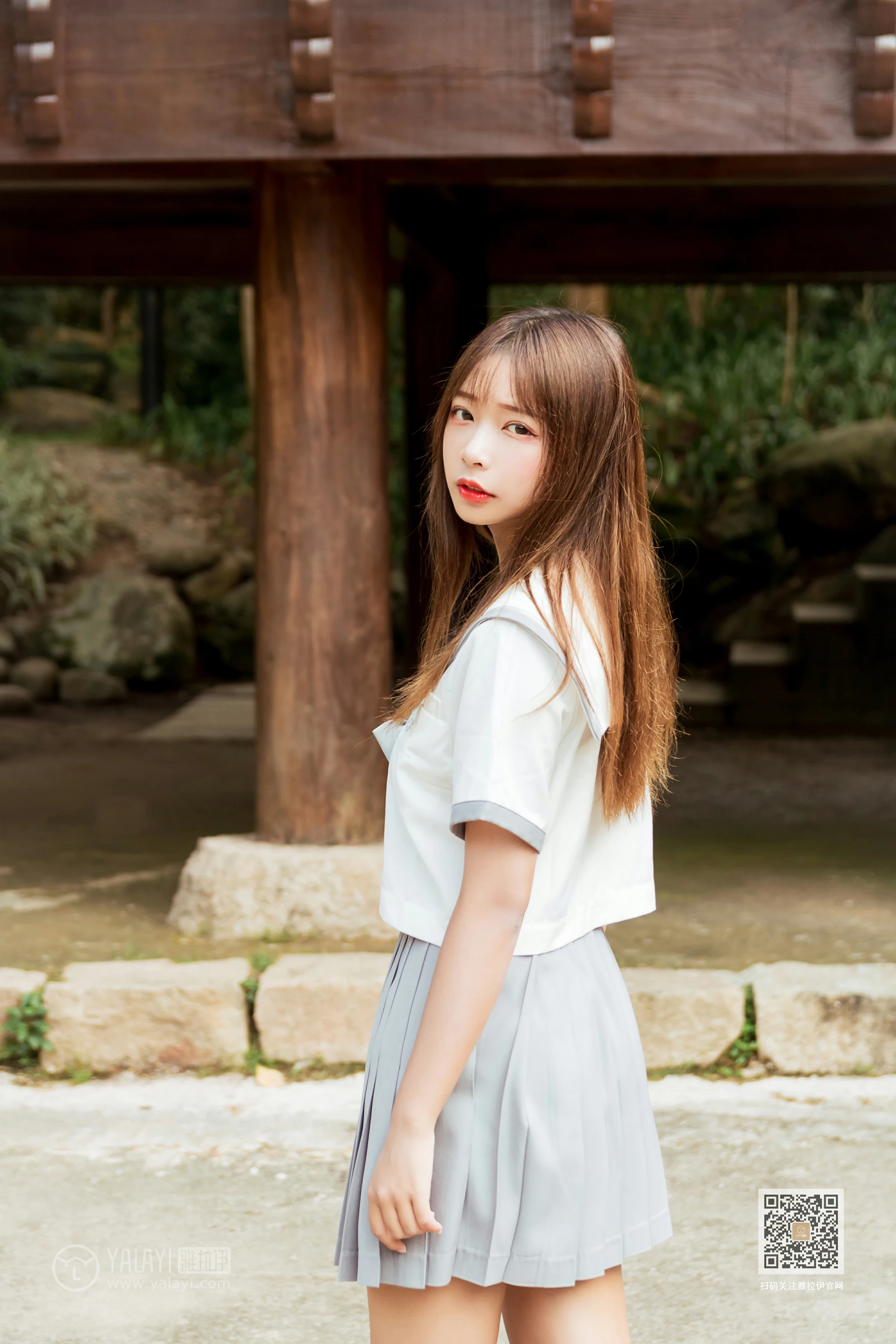 [YALAYI雅拉伊]Vol.471 越秀百褶裙少女 阿禾 日本高中女生制服加短裙性感私房写真集第4张