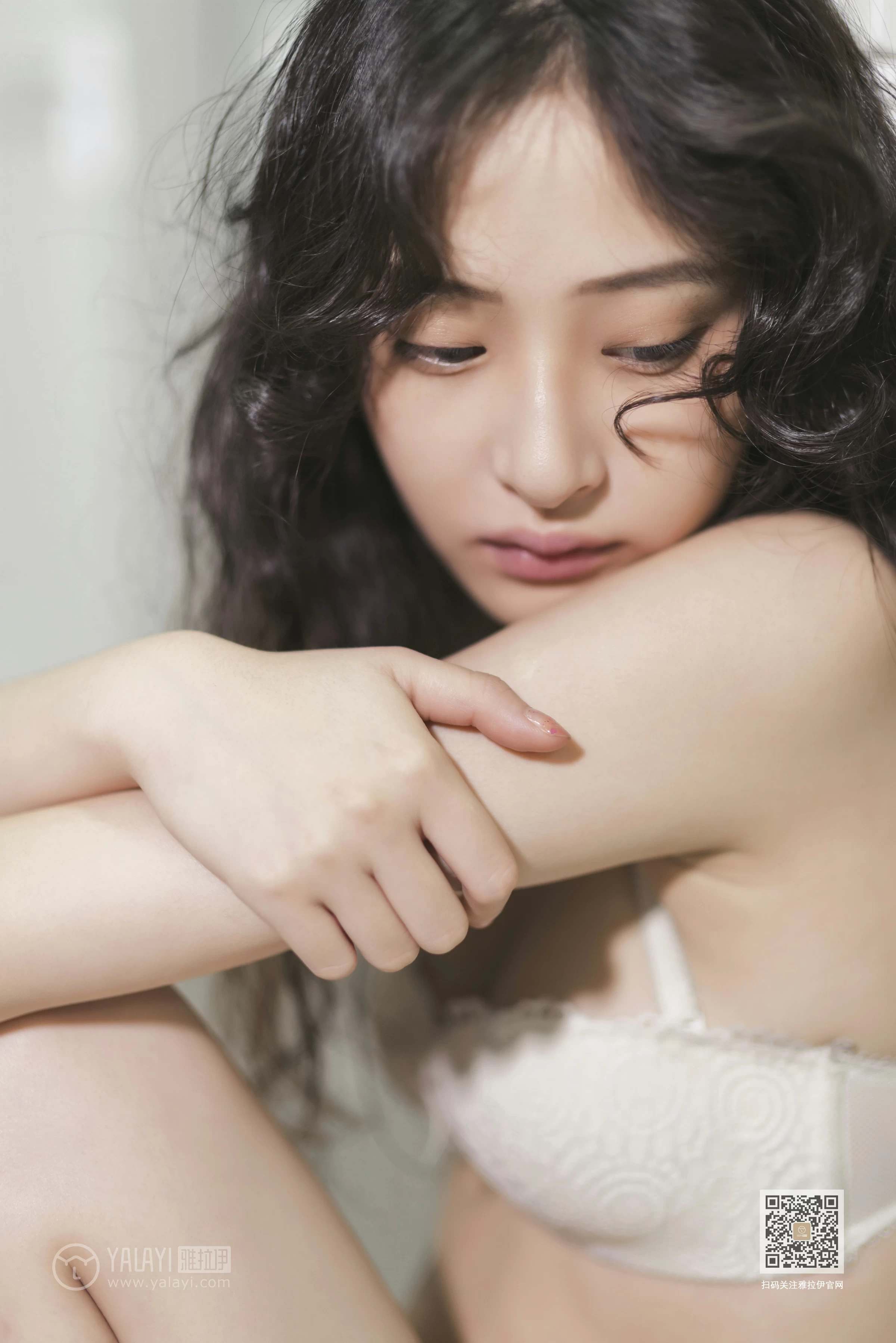 [YALAYI雅拉伊]Vol.474 吹落白衣裳 西子 白色蕾丝内衣居家性感私房写真集第16张