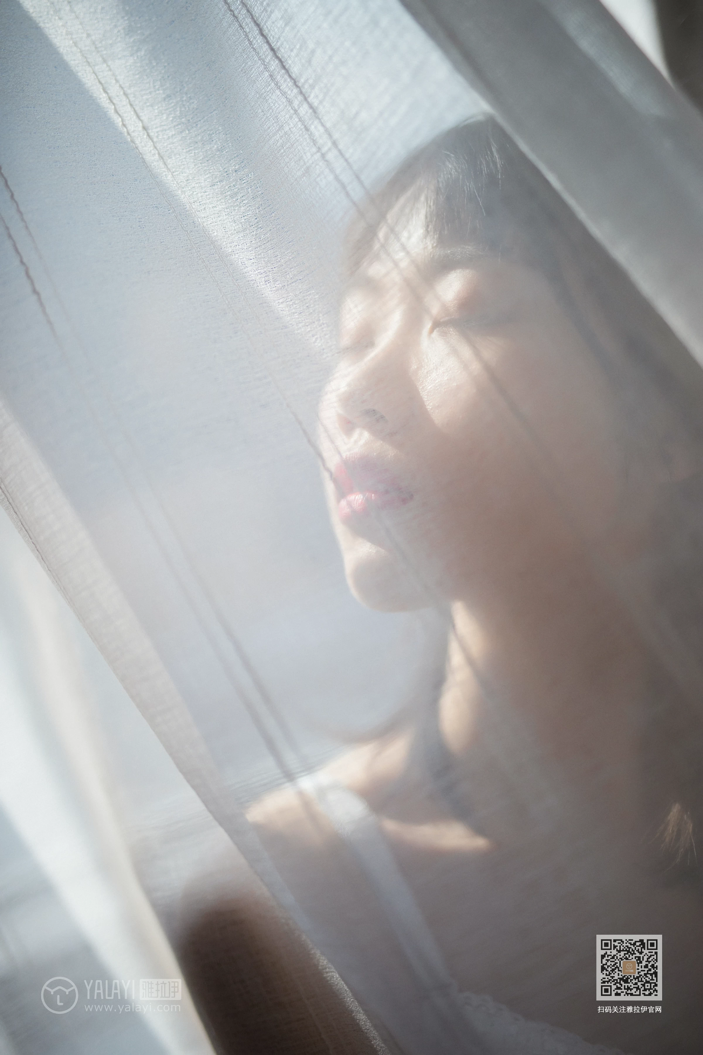 [YALAYI雅拉伊]Vol.528 缤纷阳光 粉粉 橙色卫衣加白色性感内衣私房写真集第16张