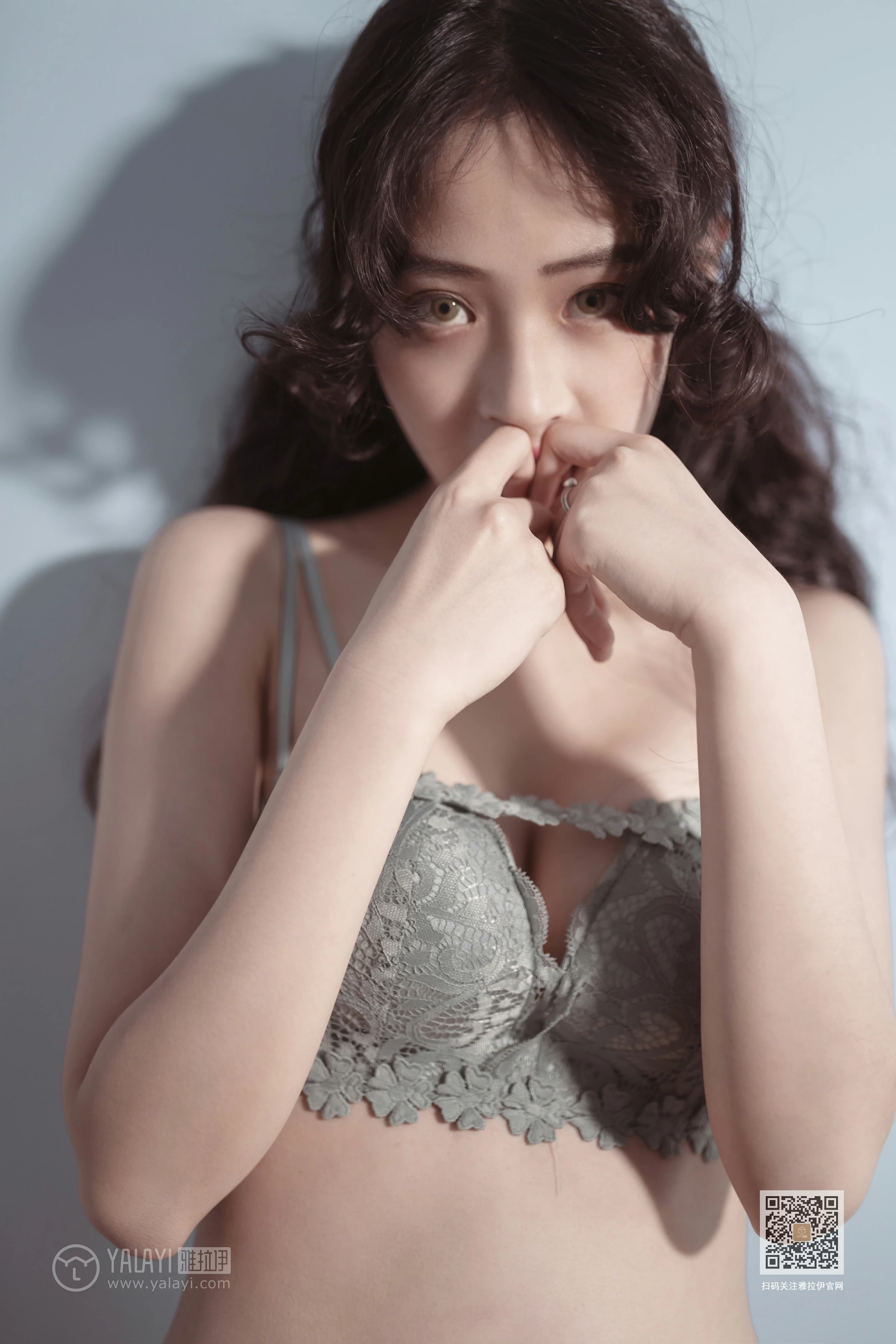 [YALAYI雅拉伊]Vol.547 玉影 西子 灰色蕾丝内衣居家性感私房写真集第13张