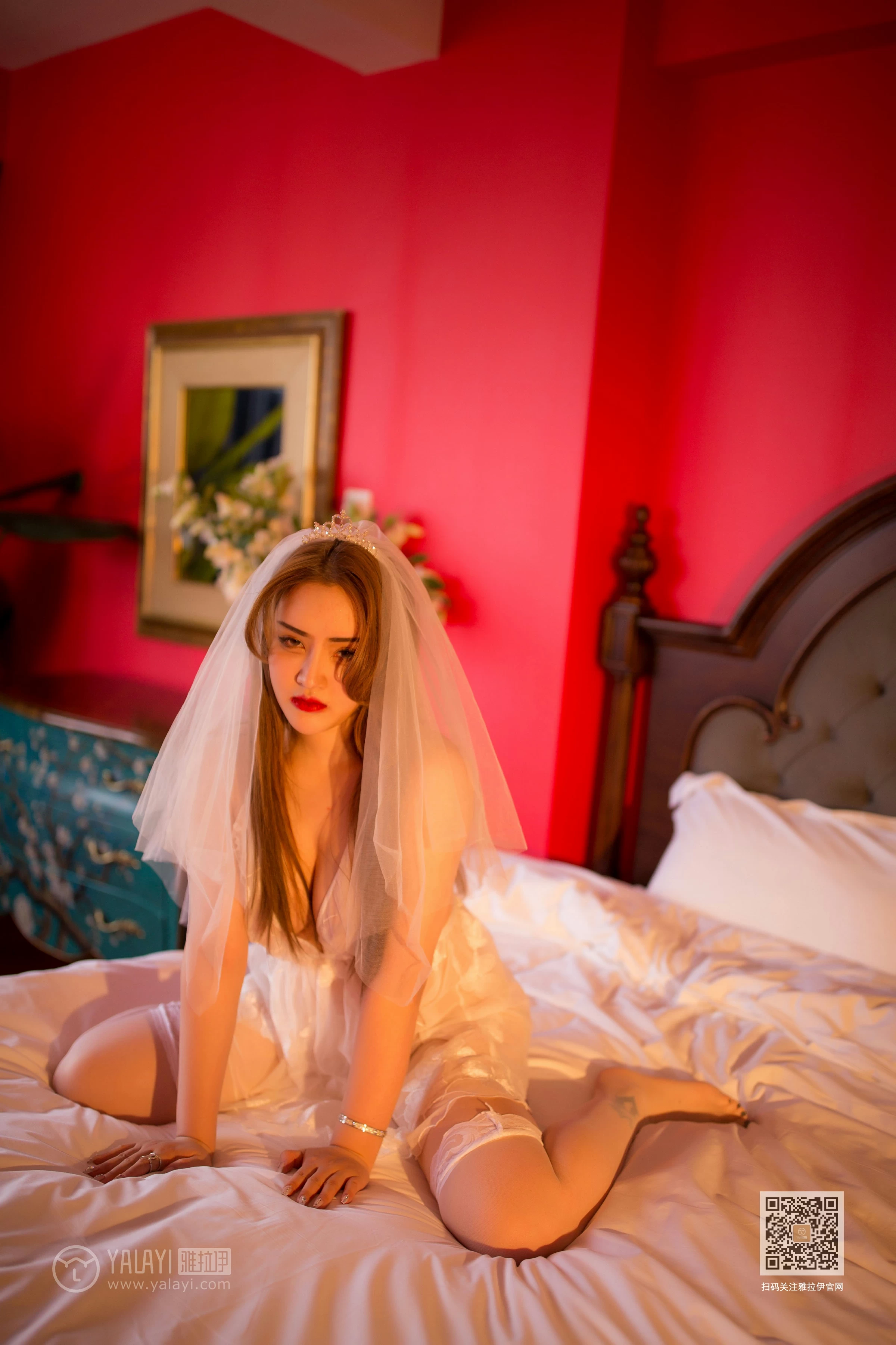 [YALAYI雅拉伊]Vol.555 专属新娘 芸夕 透视情趣婚纱加白色丝袜美腿玉足性感私房写真集第3张