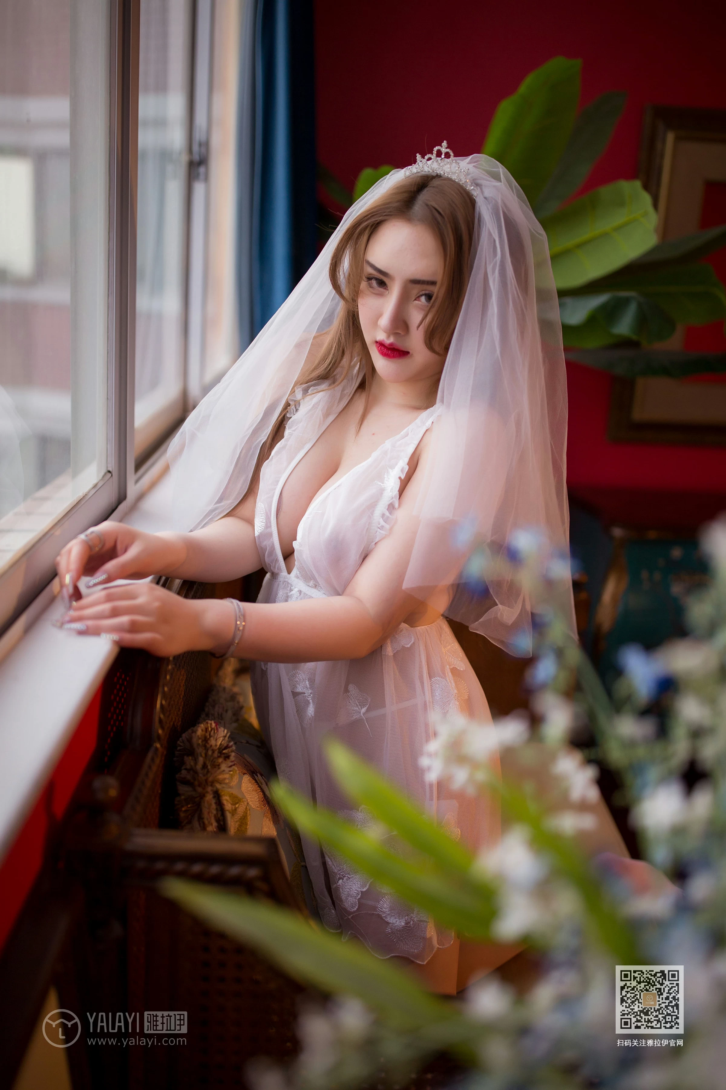 [YALAYI雅拉伊]Vol.555 专属新娘 芸夕 透视情趣婚纱加白色丝袜美腿玉足性感私房写真集第13张