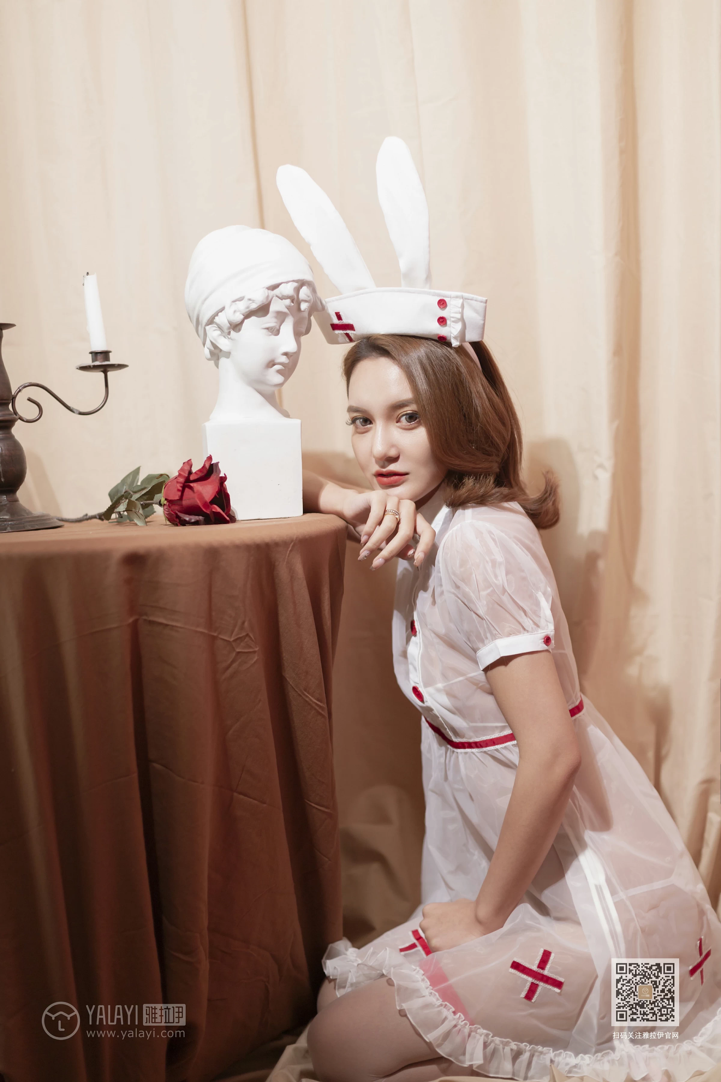 [YALAYI雅拉伊]Vol.556 最美守护者 刘子炀 透视情趣护士制服加白色丝袜美腿玉足性感私房写真集第6张