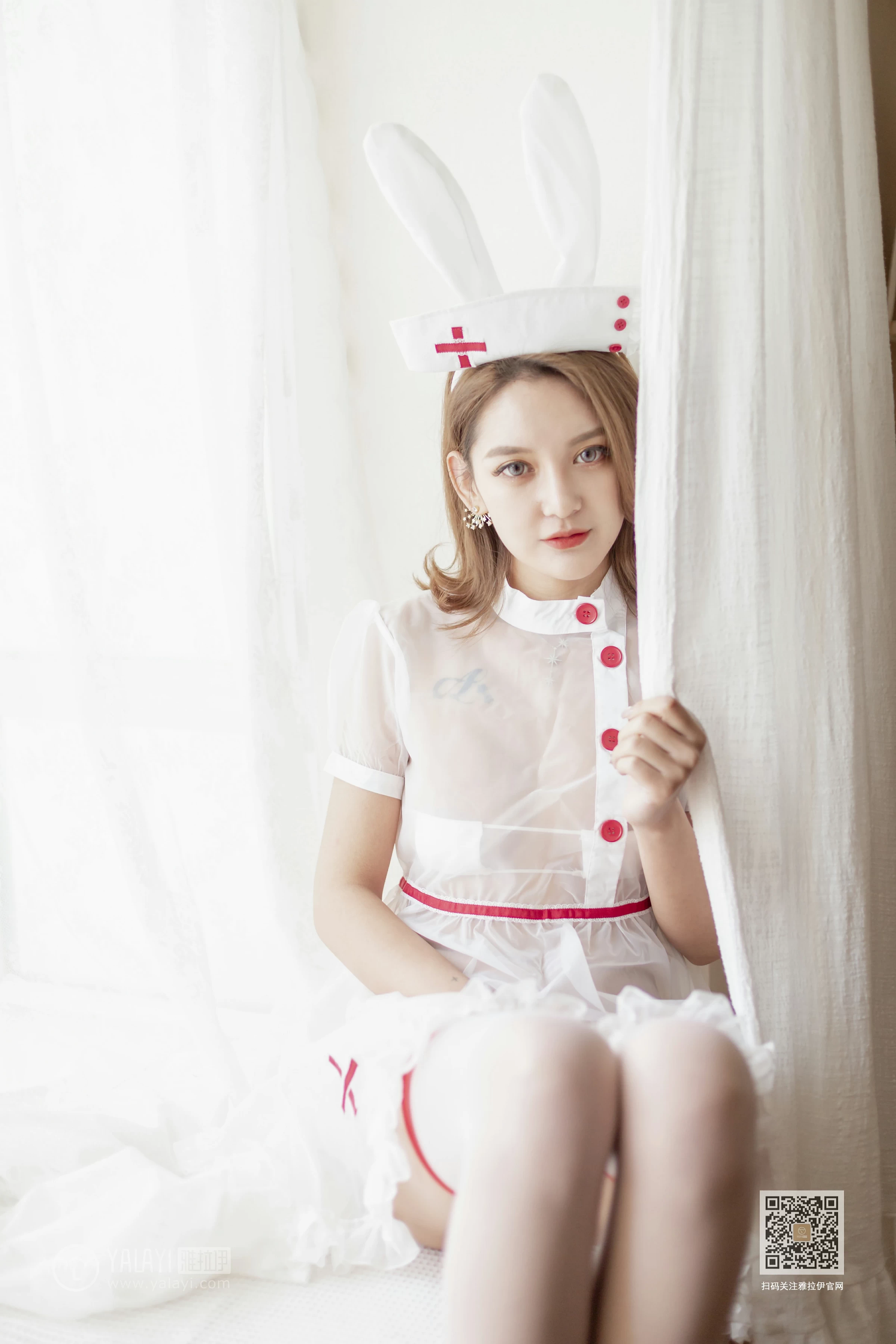 [YALAYI雅拉伊]Vol.556 最美守护者 刘子炀 透视情趣护士制服加白色丝袜美腿玉足性感私房写真集第12张