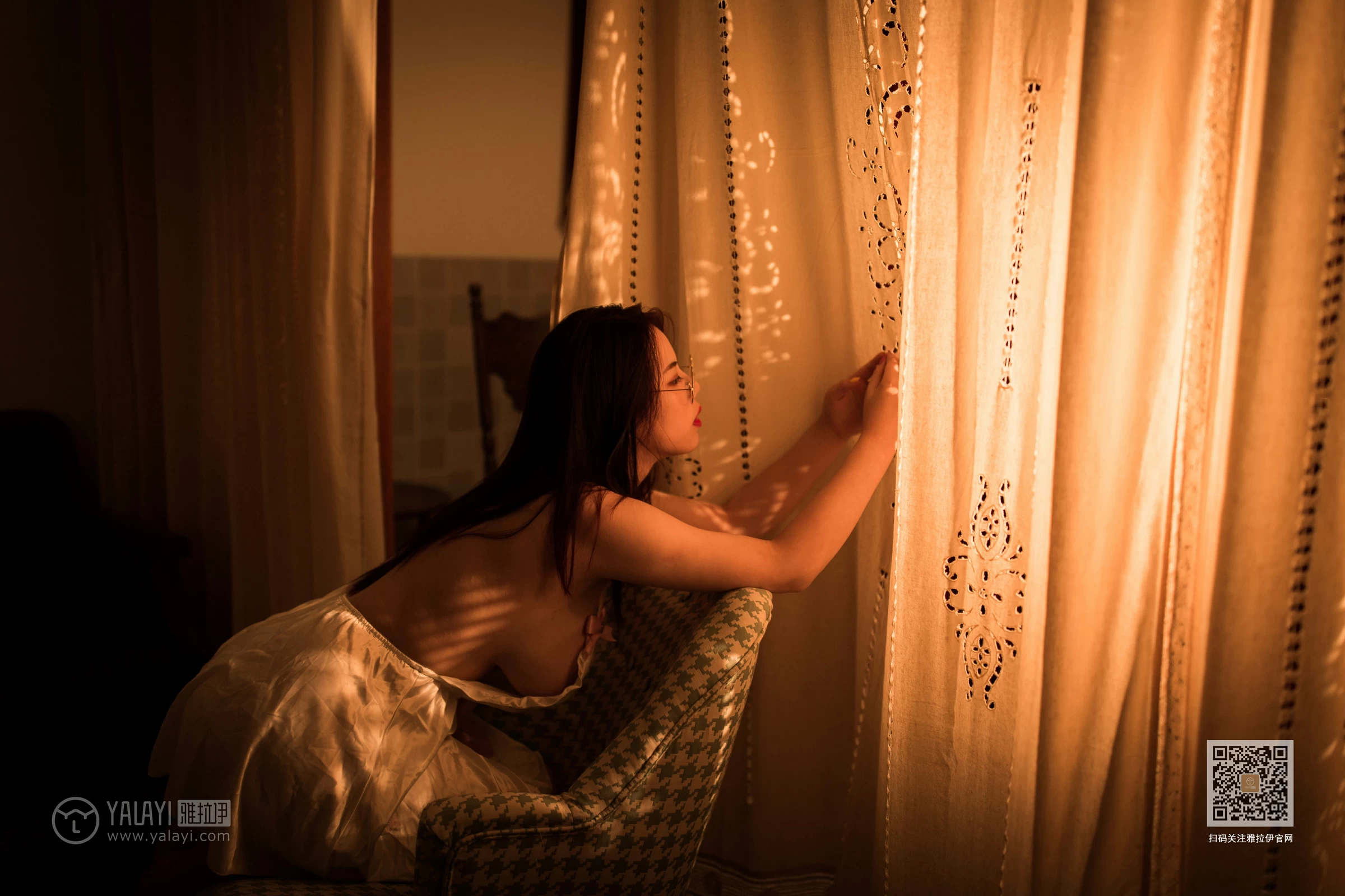 [YALAYI雅拉伊]Vol.558 想你的夜 露露 白色透视情趣内衣性感私房写真集第13张