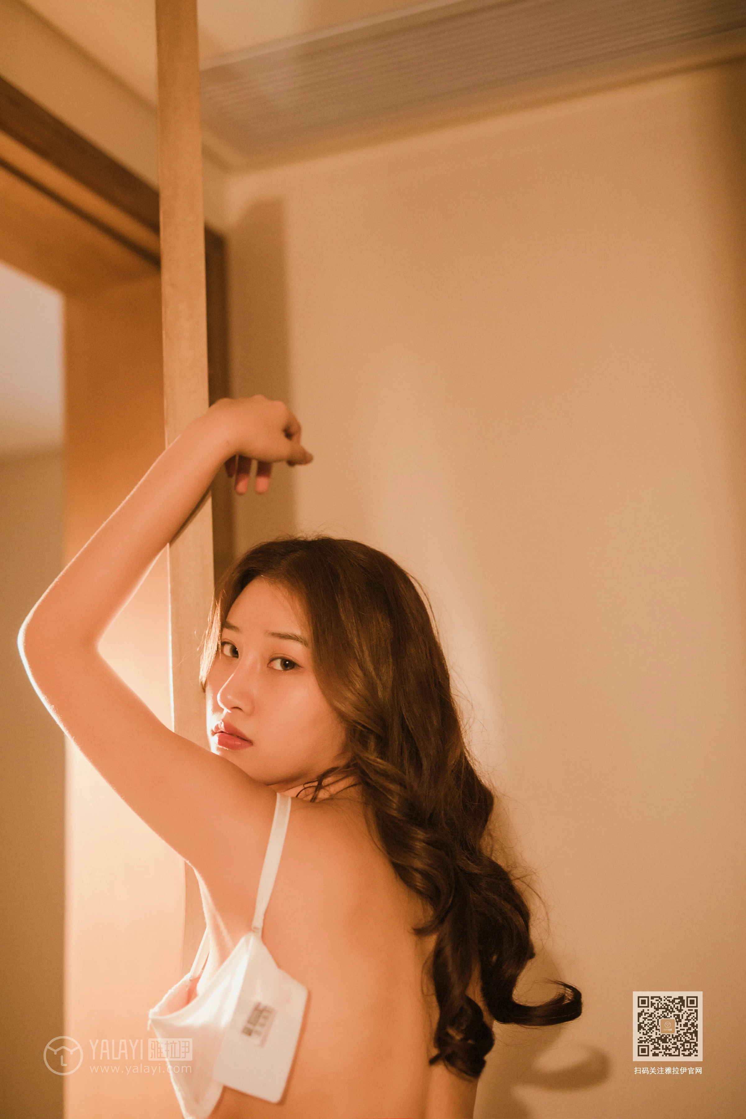 [YALAYI雅拉伊]Vol.564 不要离开我 欣茹 白色性感内衣居家私房写真集第6张