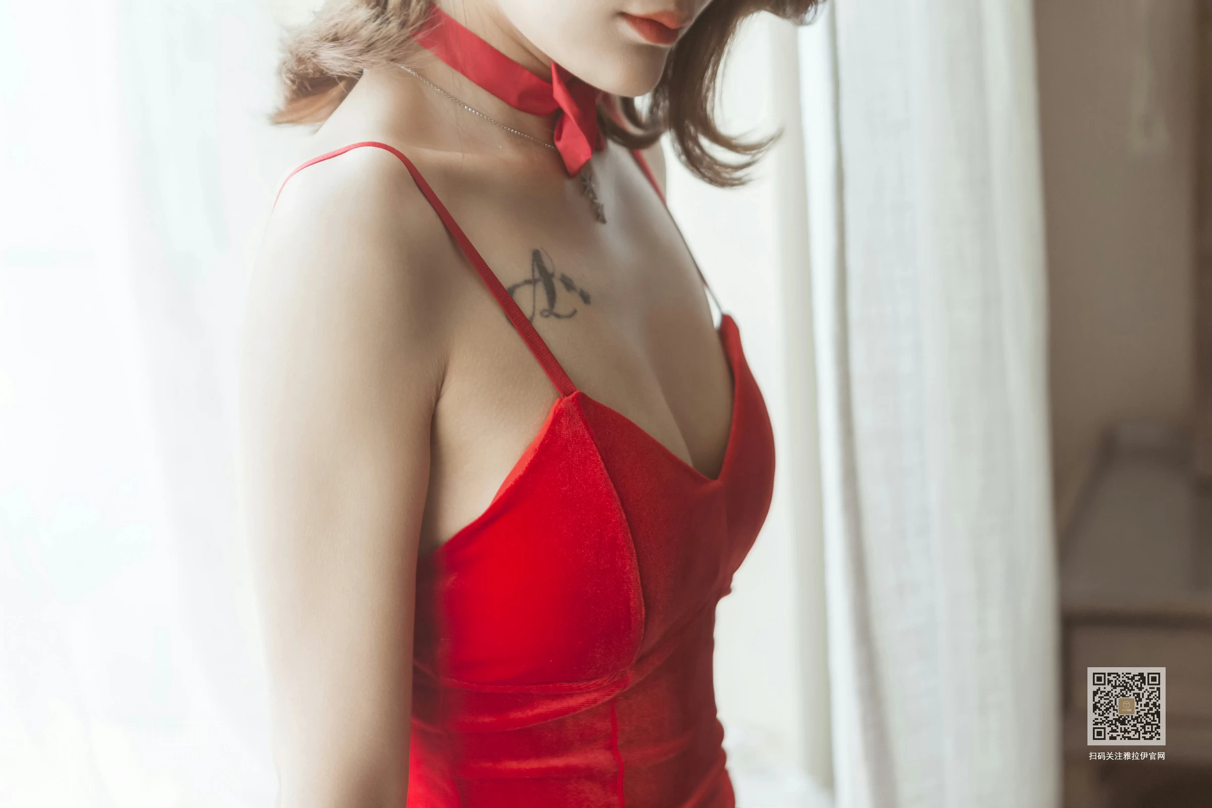 [YALAYI雅拉伊]Vol.565 小红兔 刘子炀 红色情趣制服内衣加红色丝袜美腿性感私房写真集第15张