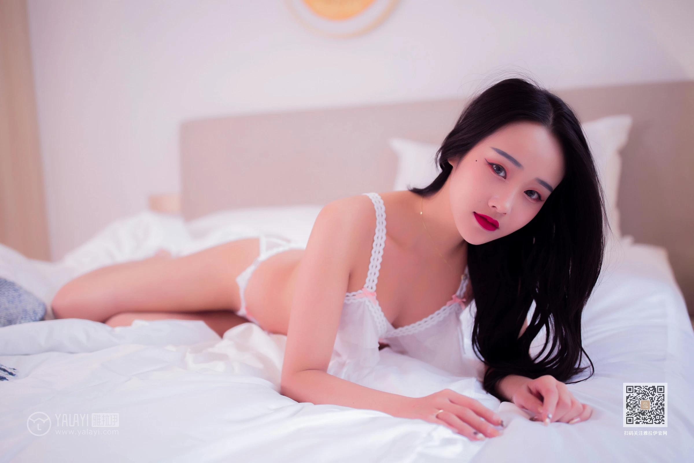 [YALAYI雅拉伊]Vol.570 白藤蔓春床 优优 粉色透视情趣内衣性感私房写真集第10张