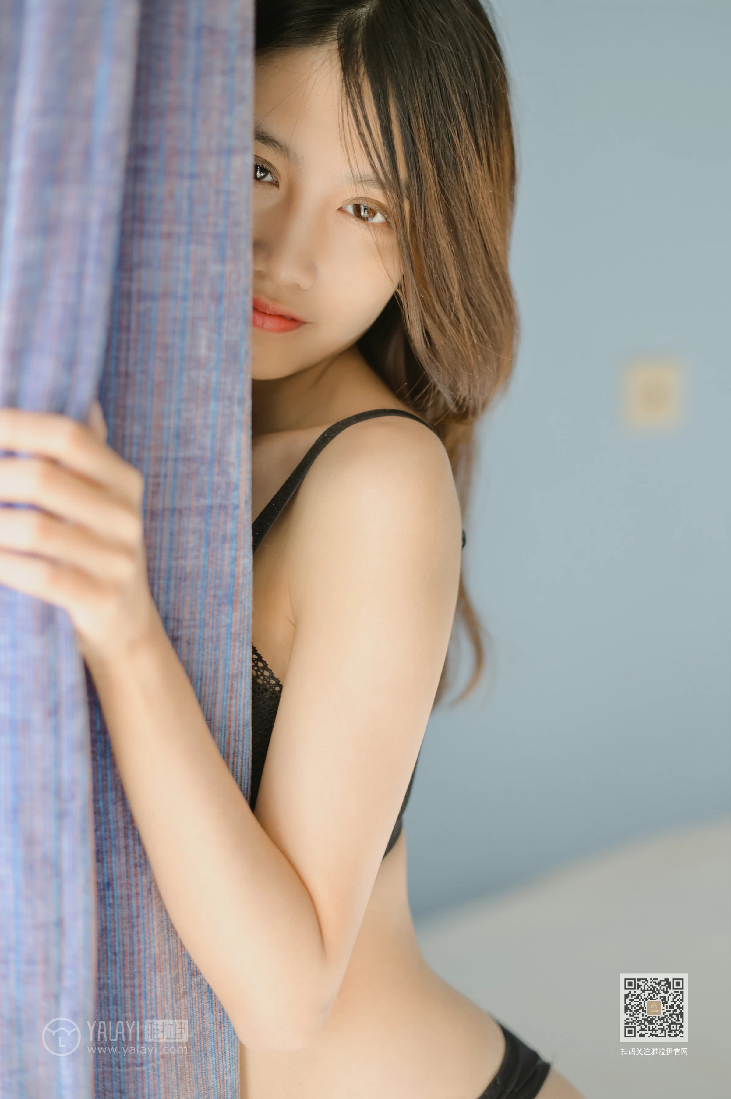 [YALAYI雅拉伊]Vol.574 搬进新家的第一天 彤彤 黑色性感内衣与粉色蕾丝内衣私房写真集第8张