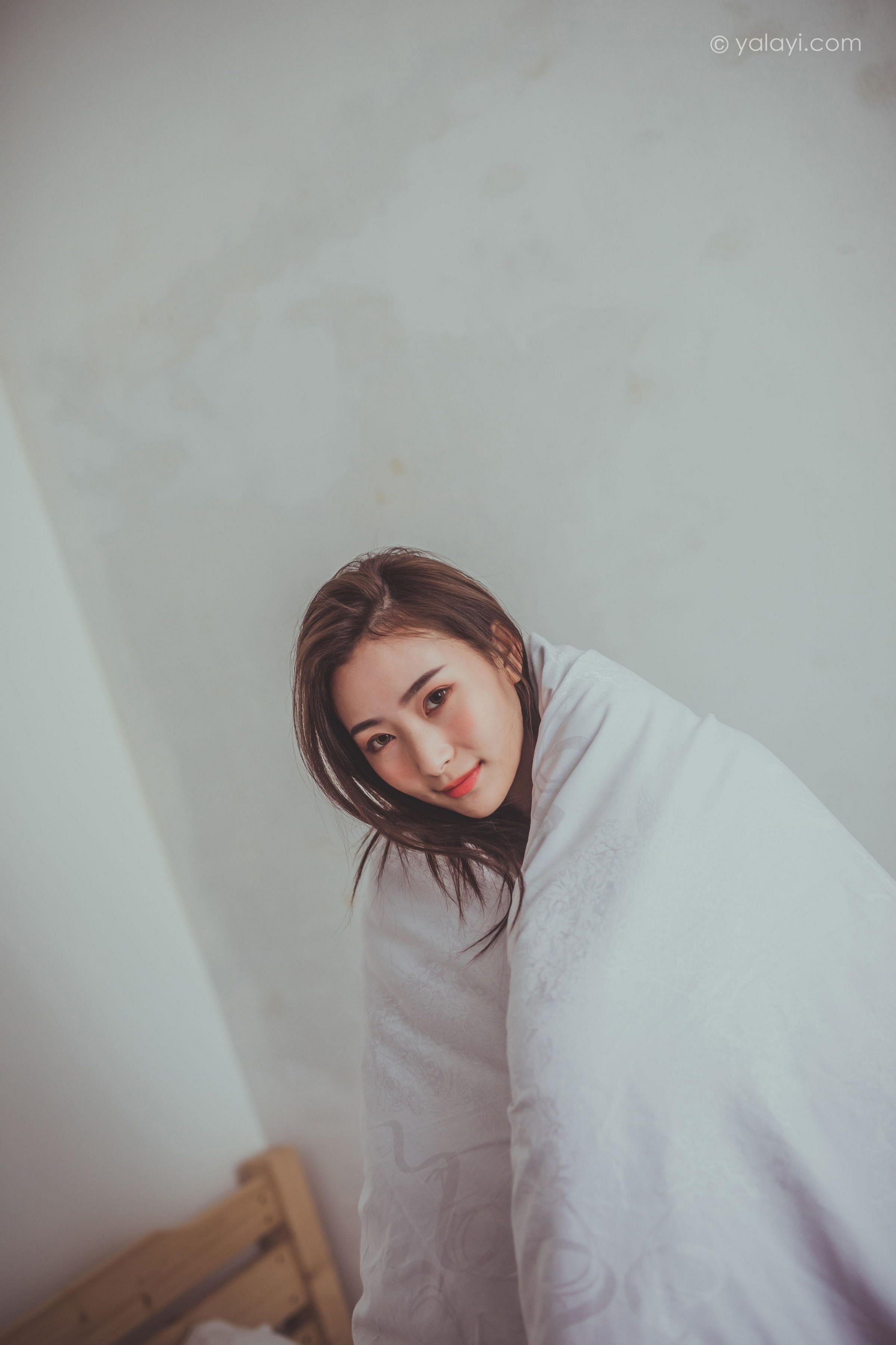 [YALAYI雅拉伊]Vol.587 蜗居 海棠 灰色内衣居家性感私房写真集第9张