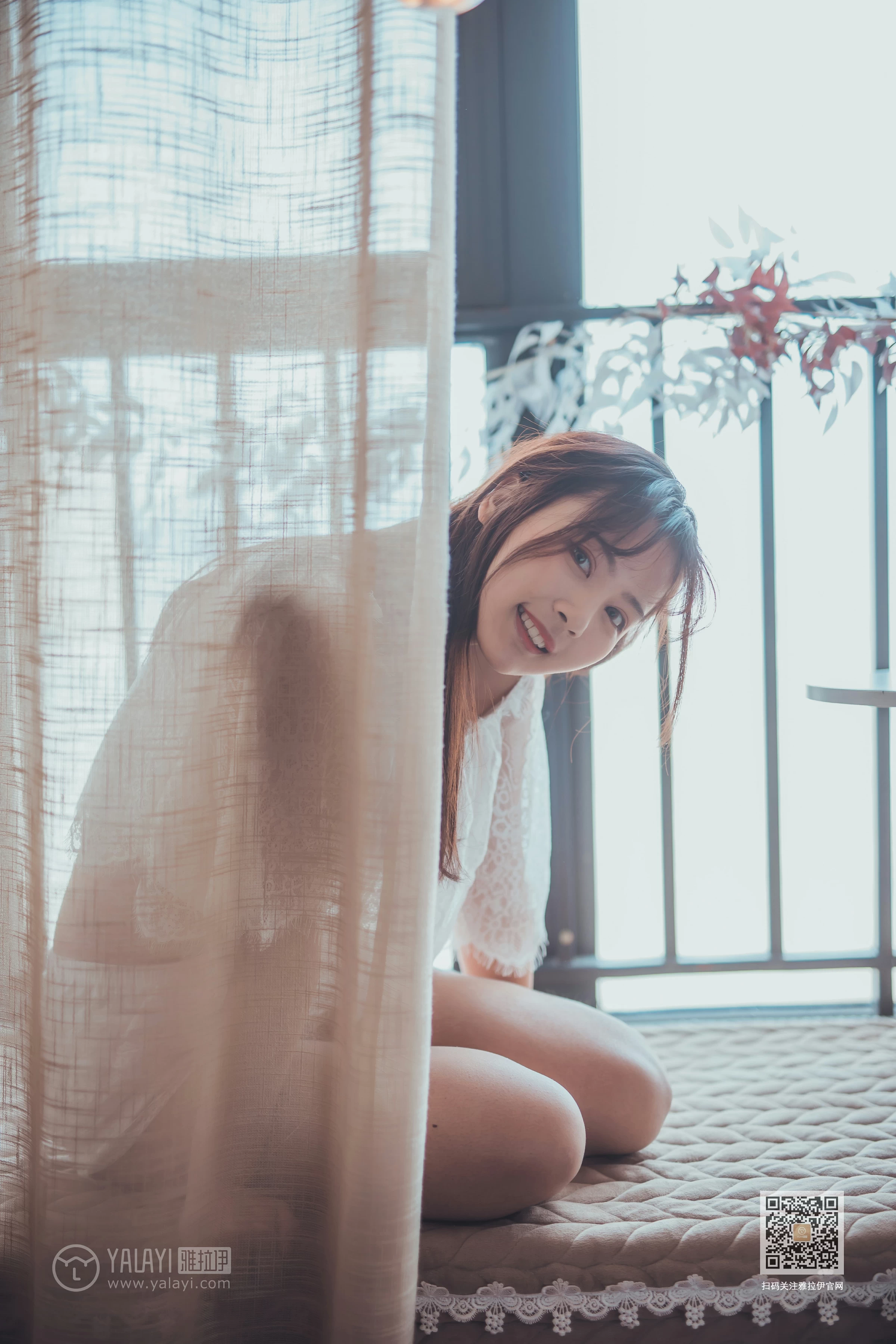[YALAYI雅拉伊]Vol.588 清水有毒 唐芯 白色透视镂空上衣加短裤性感私房写真集第2张