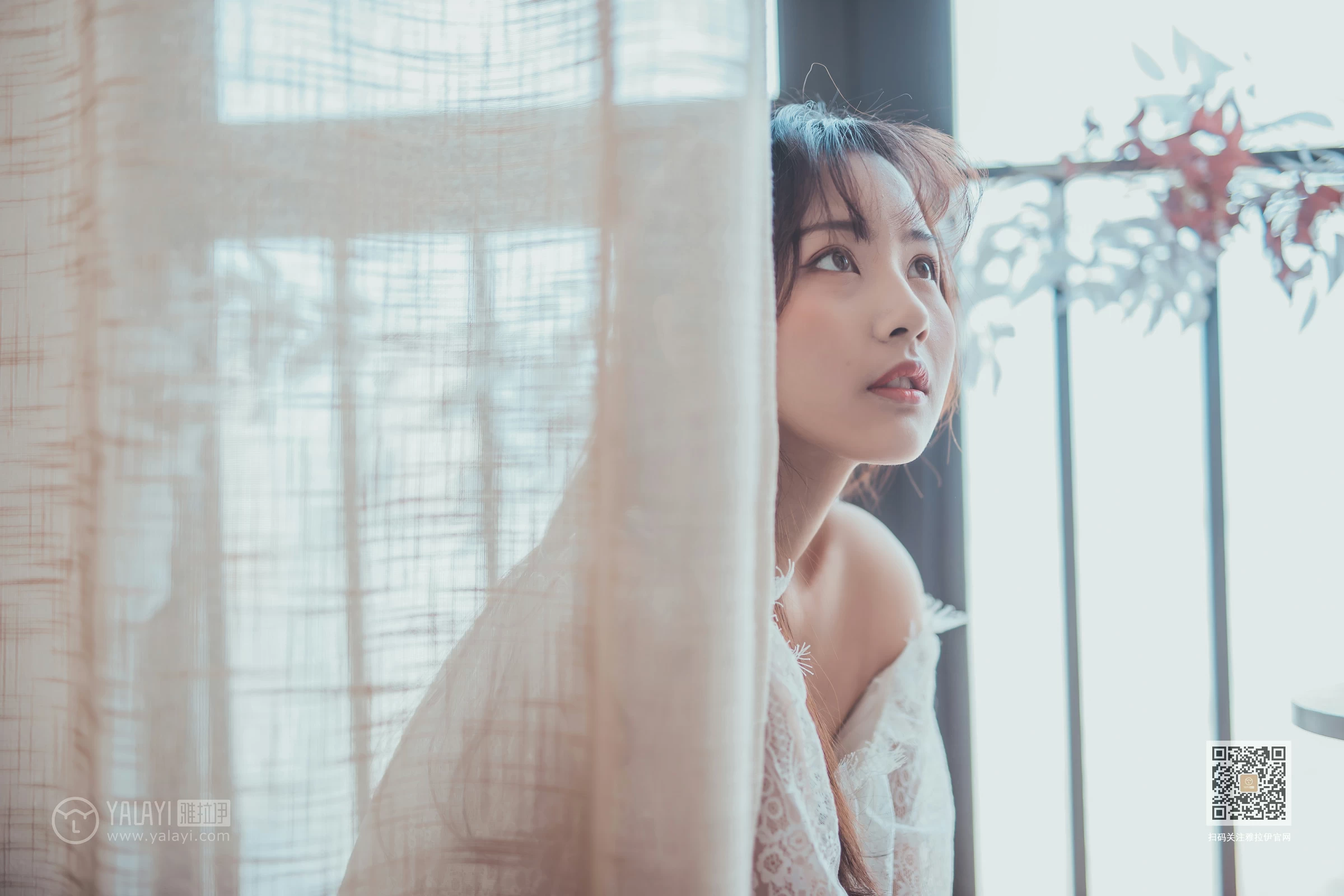 [YALAYI雅拉伊]Vol.588 清水有毒 唐芯 白色透视镂空上衣加短裤性感私房写真集第3张
