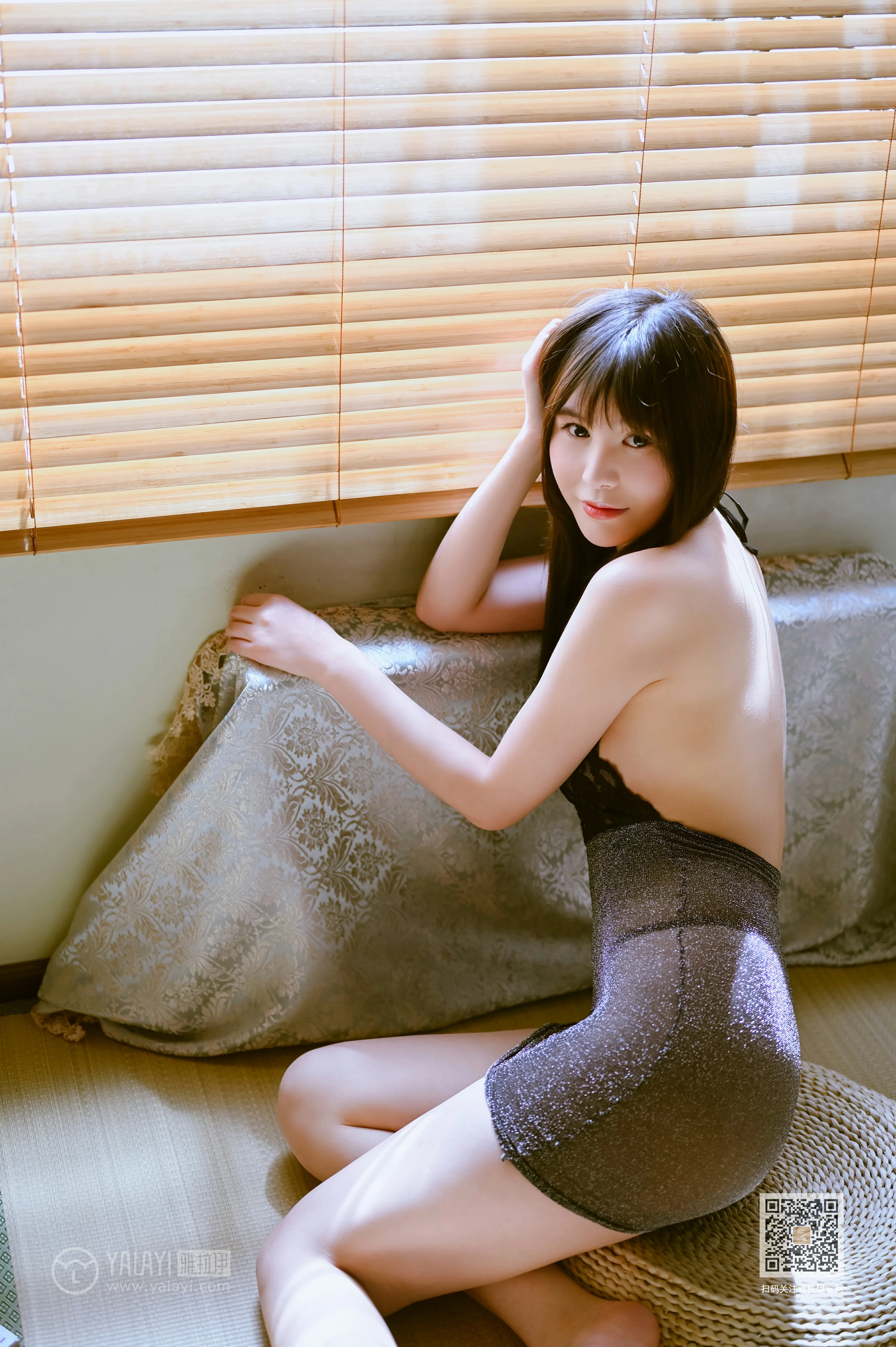 [YALAYI雅拉伊]Vol.595 婀娜 斯雯 灰色紧身透视连衣裙性感私房写真集第3张
