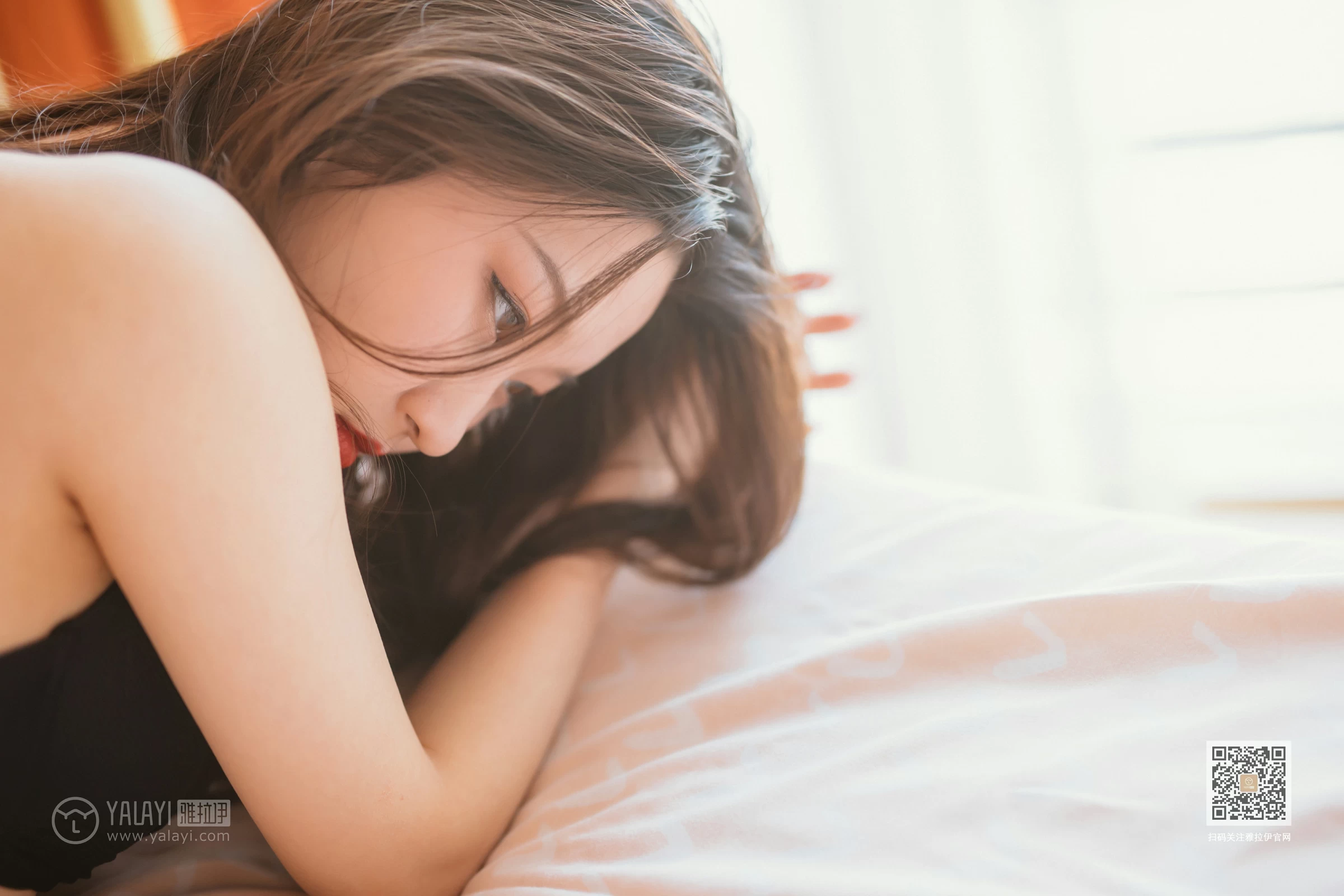 [YALAYI雅拉伊]NO.609 《想恋爱了》 明月 透视镂空睡衣加黑色性感内衣居家私房写真集第8张