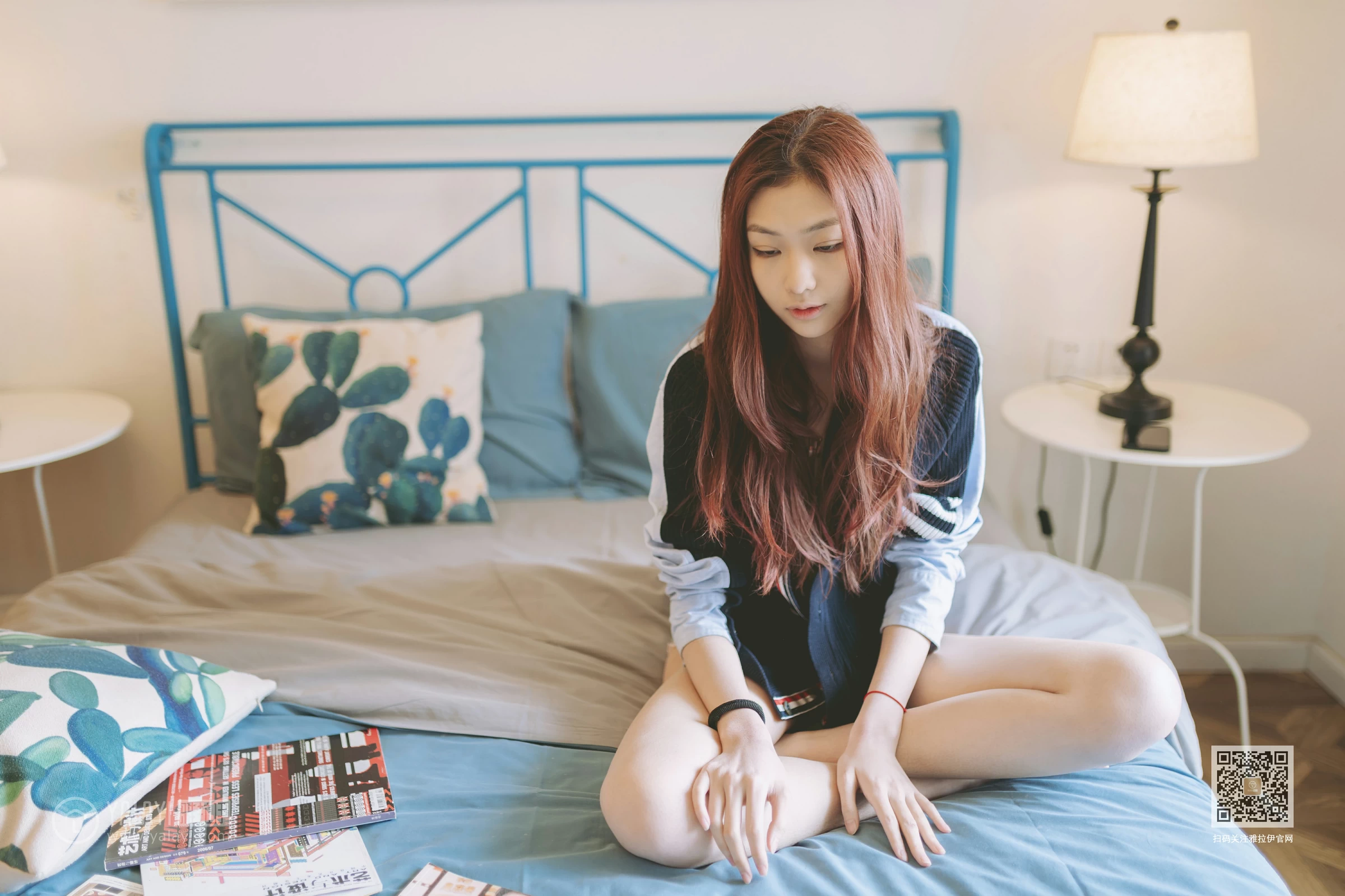 [YALAYI雅拉伊]NO.611 《你还要生气吗(1)》 鸭鸭 蓝色卫衣加粉色内衣性感私房写真集第1张