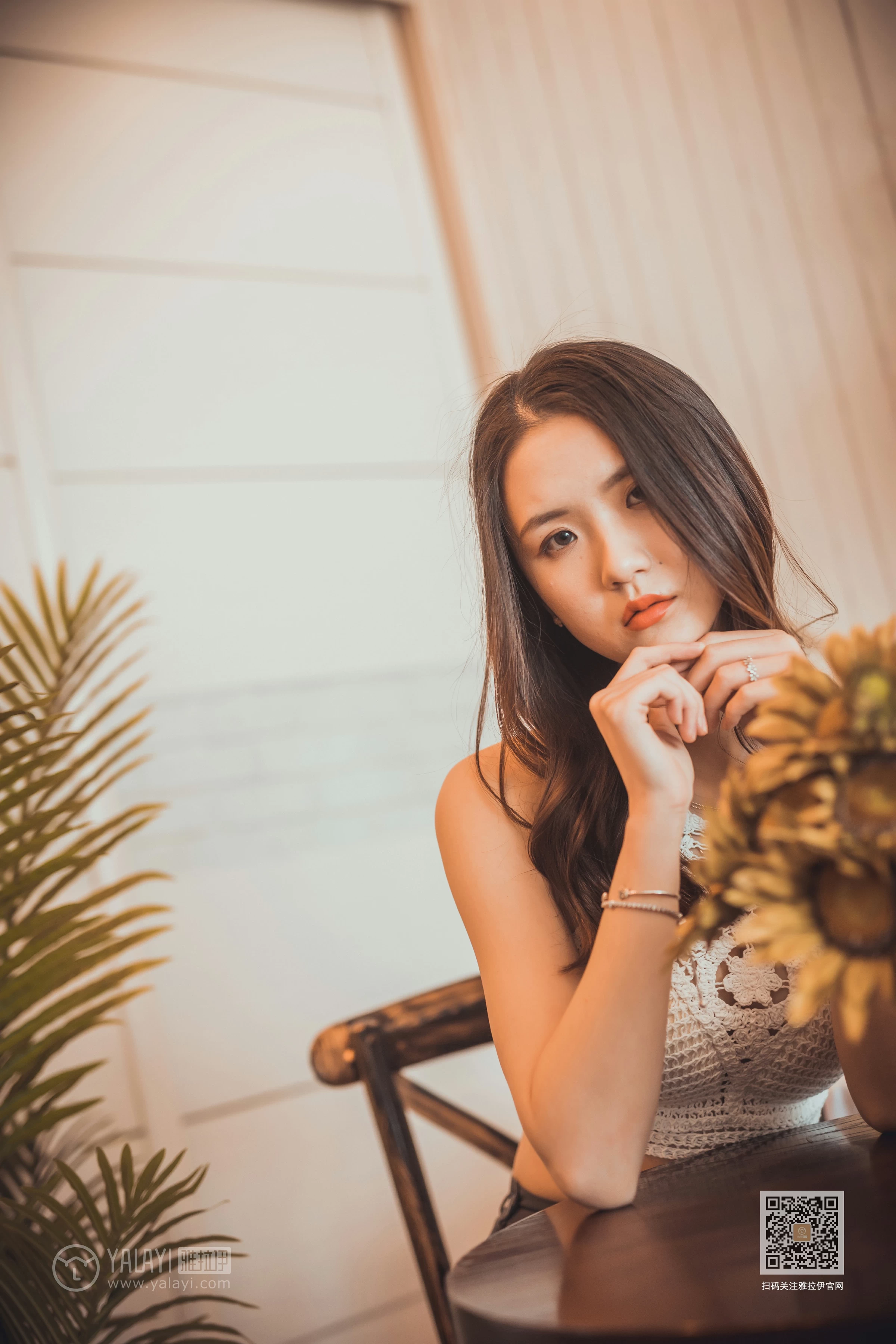 [YALAYI雅拉伊]NO.614 《我们约会吧》 尹梦 白色镂空内衣加灰色短裙性感私房写真集第1张