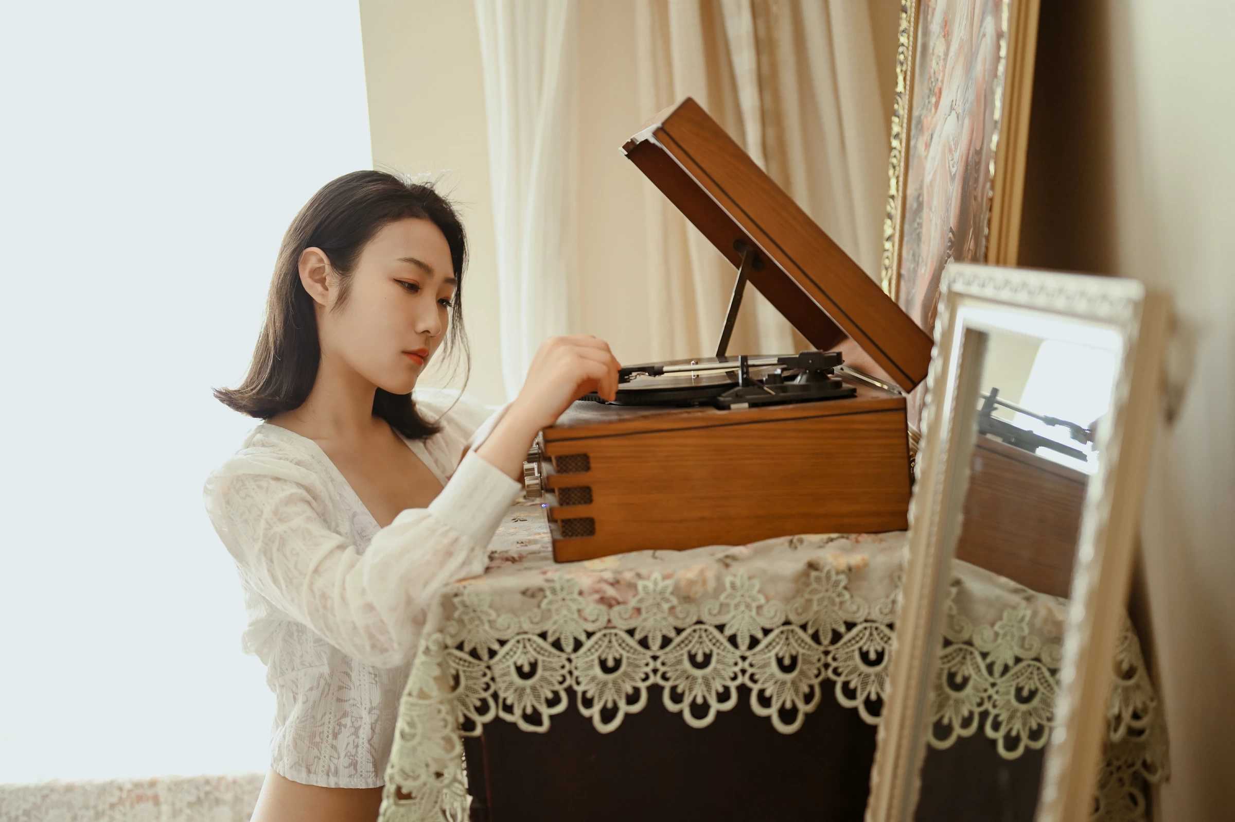 [YALAYI雅拉伊]NO.615 《闺中处子》 沈伊 白色透视镂空衬衫加内衣性感私房写真集第7张