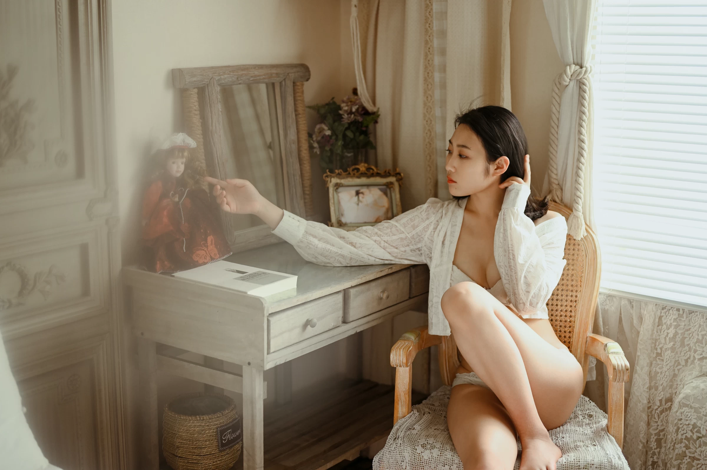 [YALAYI雅拉伊]NO.615 《闺中处子》 沈伊 白色透视镂空衬衫加内衣性感私房写真集第14张