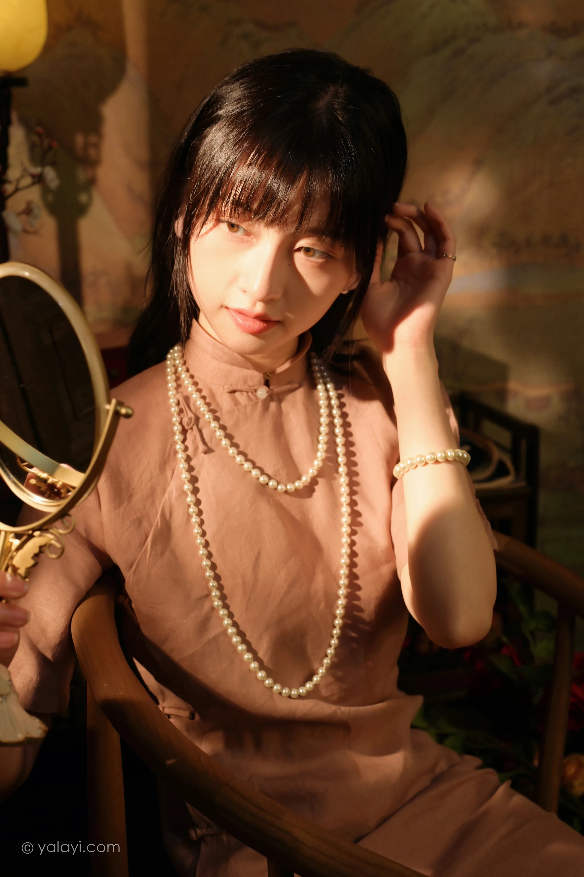 [YALAYI雅拉伊]2022.01.19 深夜的灯光 京京 粉色宽松旗袍裙民国风写真第8张