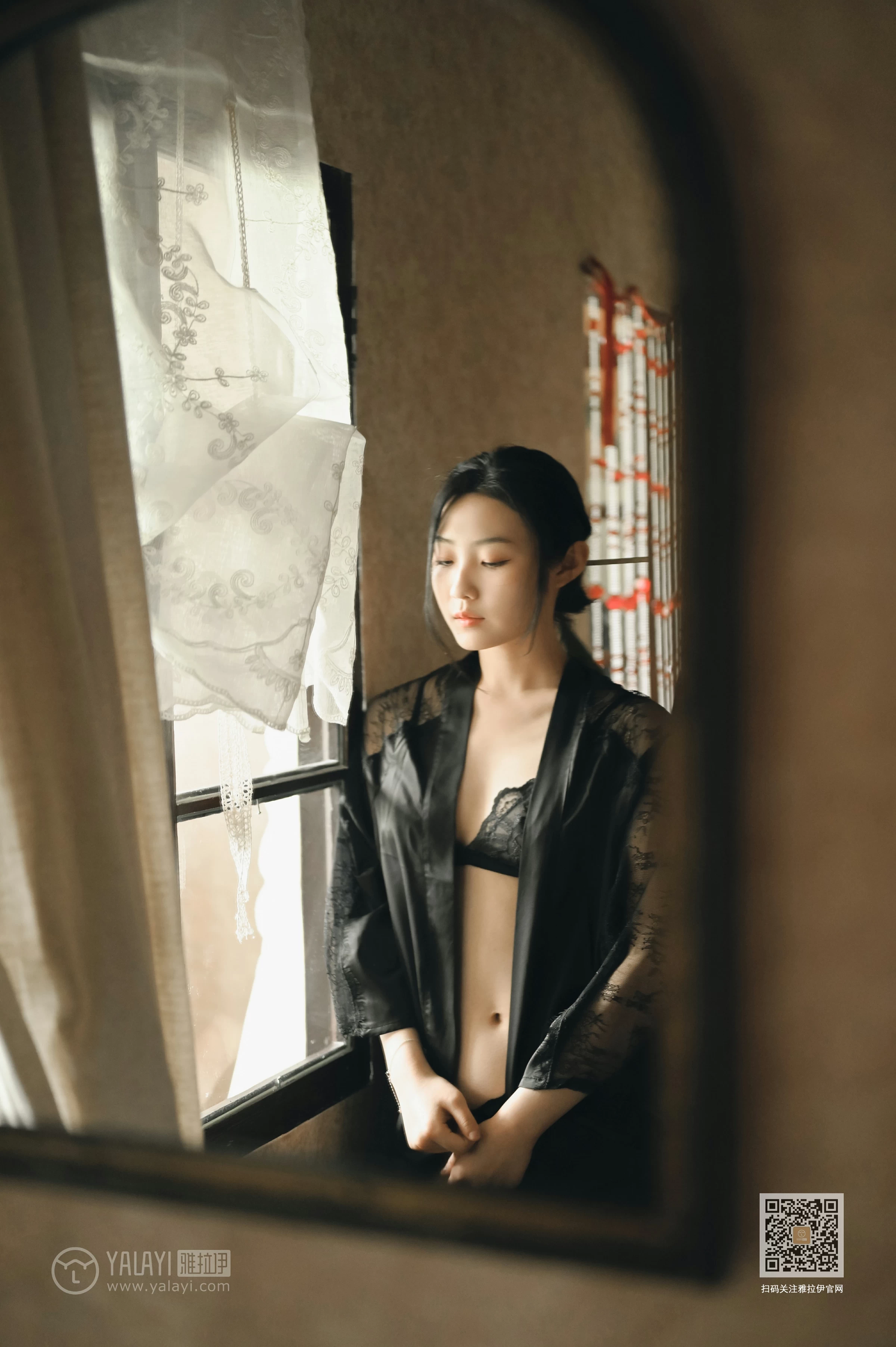 [YALAYI雅拉伊]NO.625 《静女》 沈伊 黑色真丝睡衣加蕾丝内衣性感私房写真集第1张