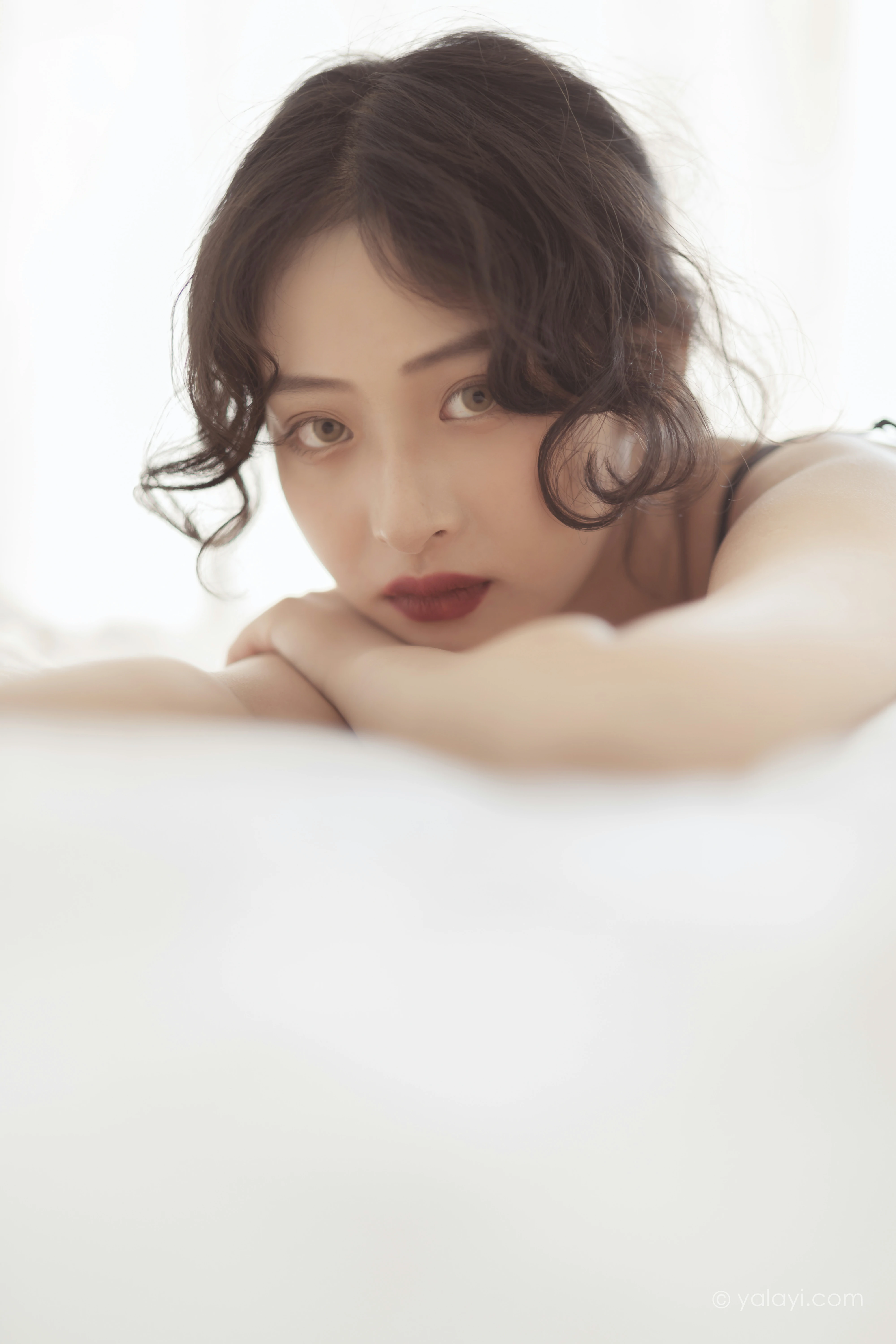 [YALAYI雅拉伊]NO.796 万人迷 西子 黑色蕾丝内衣加情趣渔网袜性感私房写真集第1张