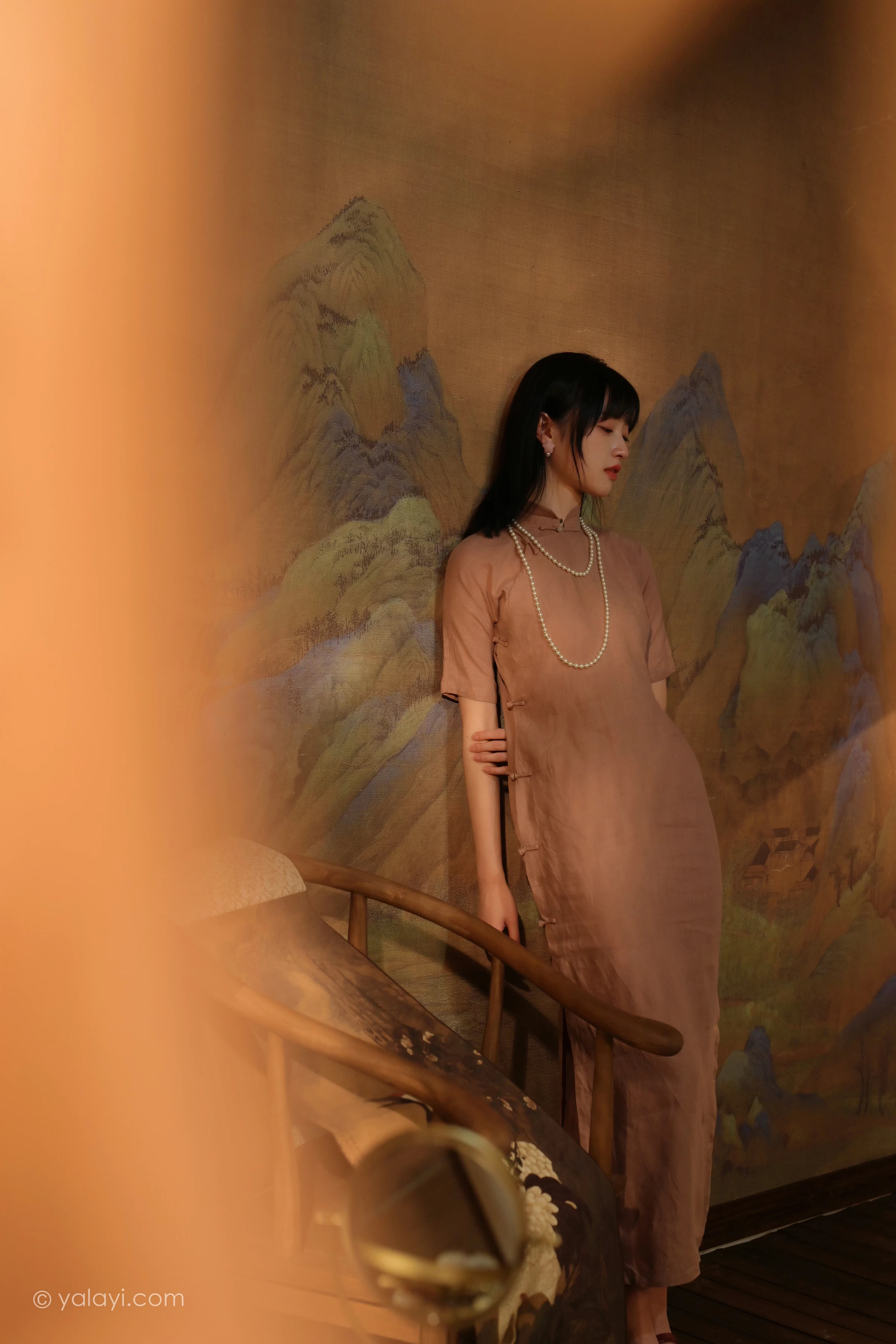[YALAYI雅拉伊]2022.01.19 深夜的灯光 京京 粉色宽松旗袍裙民国风写真第13张