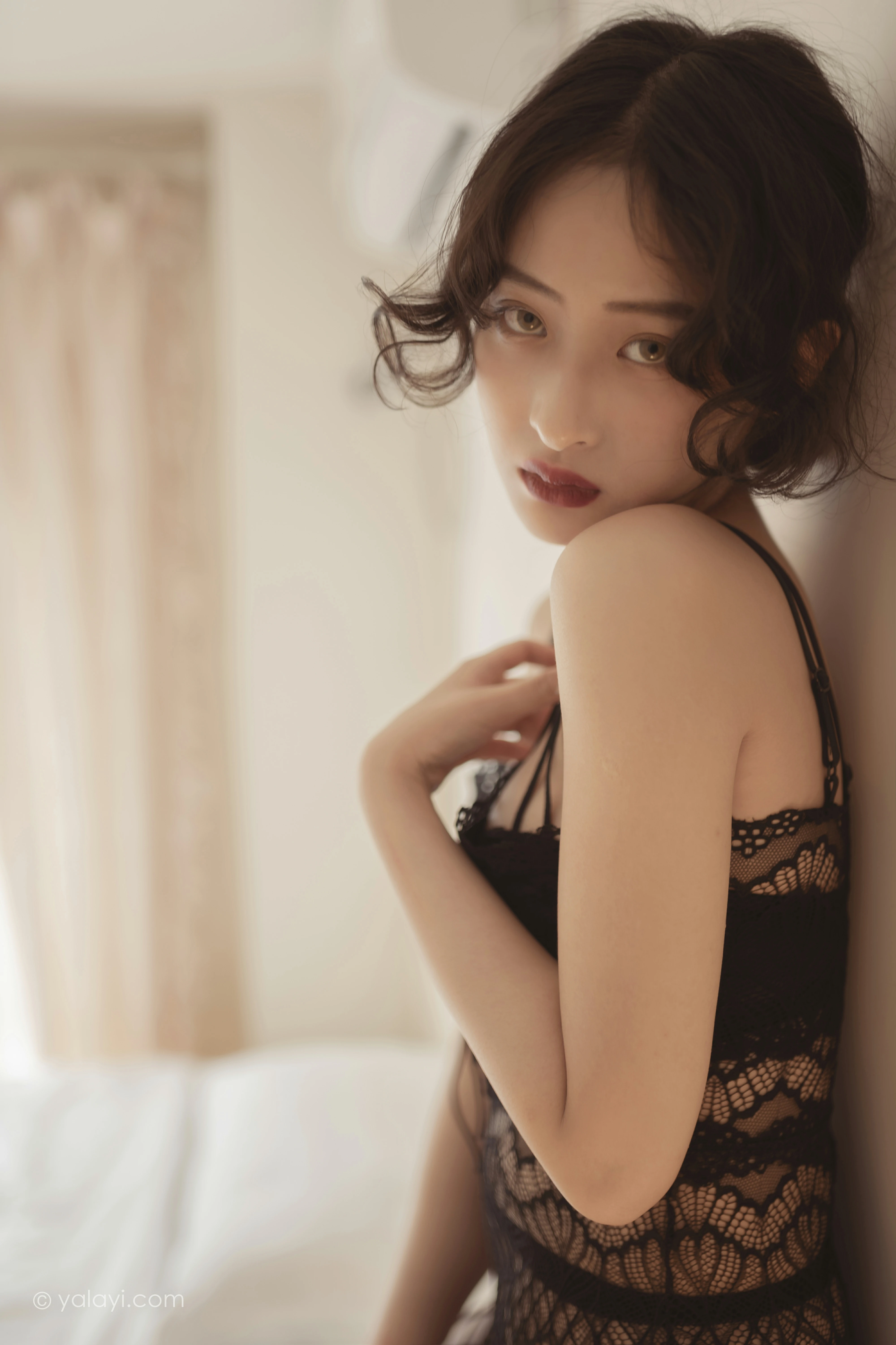 [YALAYI雅拉伊]NO.796 万人迷 西子 黑色蕾丝内衣加情趣渔网袜性感私房写真集第10张