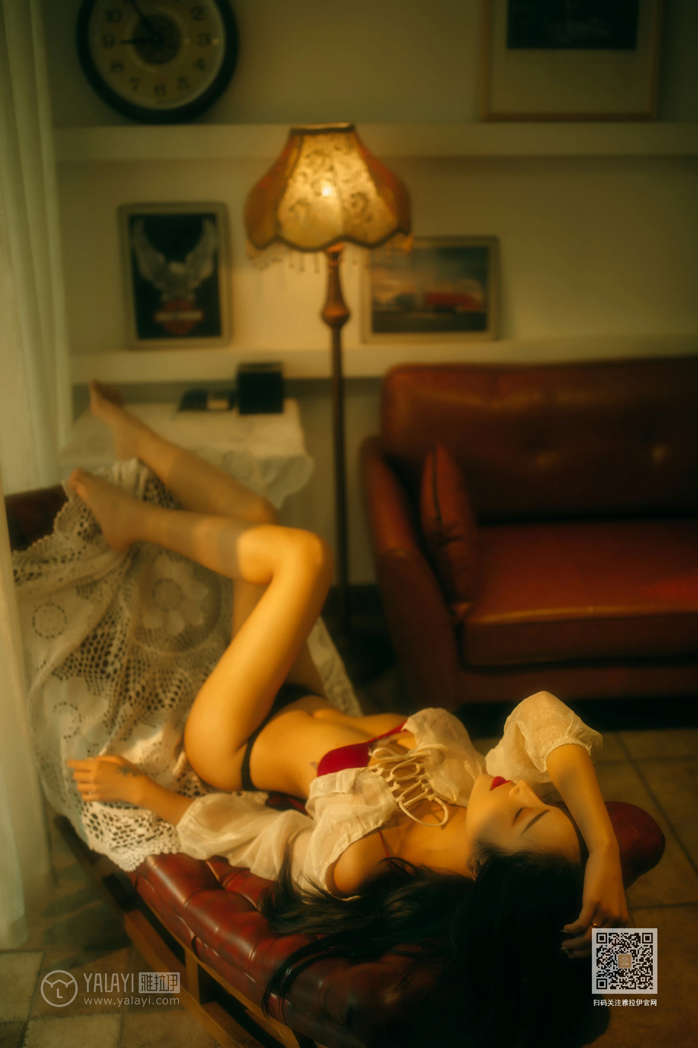 [YALAYI雅拉伊]NO.630 《华灯初上》 优优 白色透视衬衫加红色内衣性感私房写真集第8张