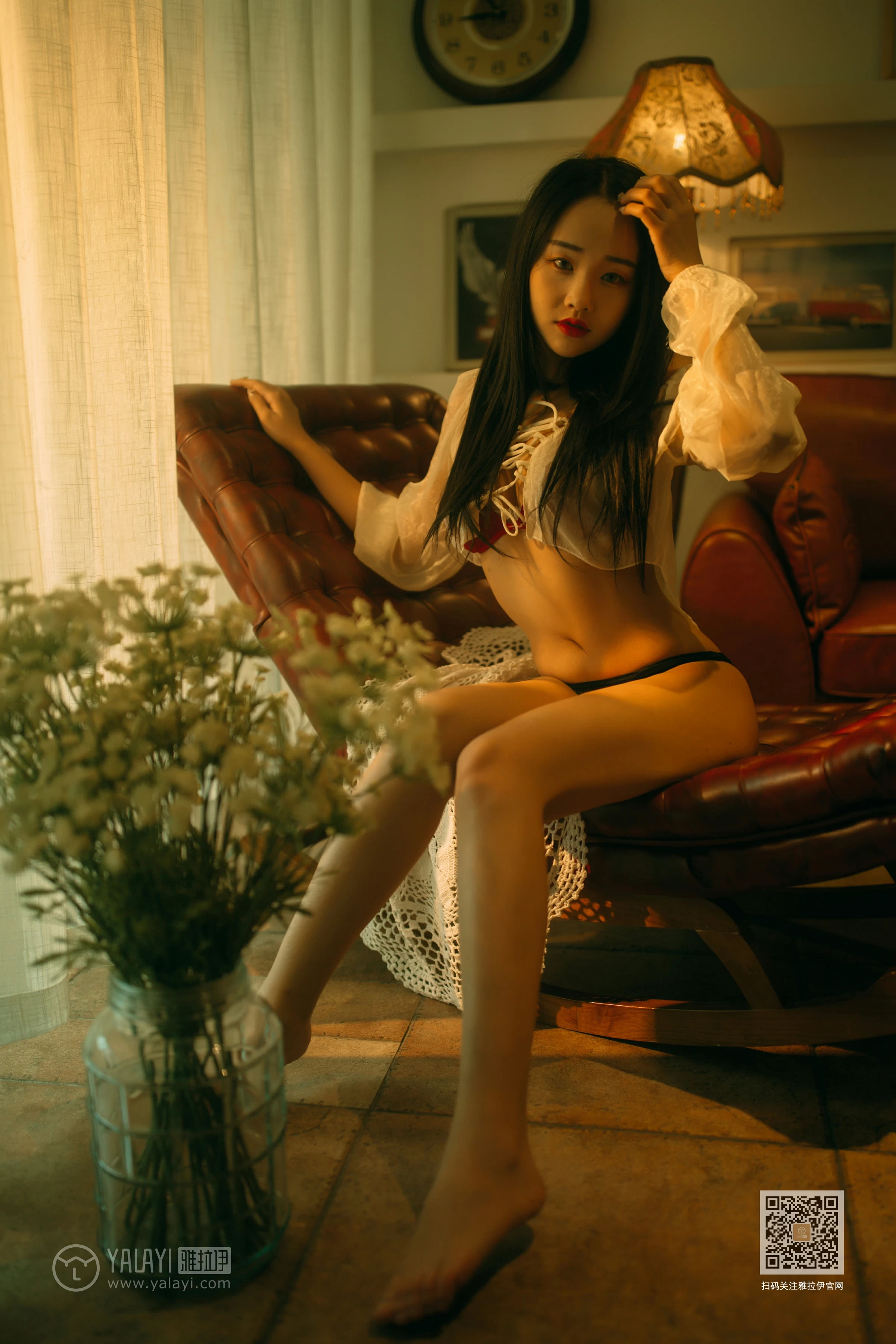 [YALAYI雅拉伊]NO.630 《华灯初上》 优优 白色透视衬衫加红色内衣性感私房写真集第8张