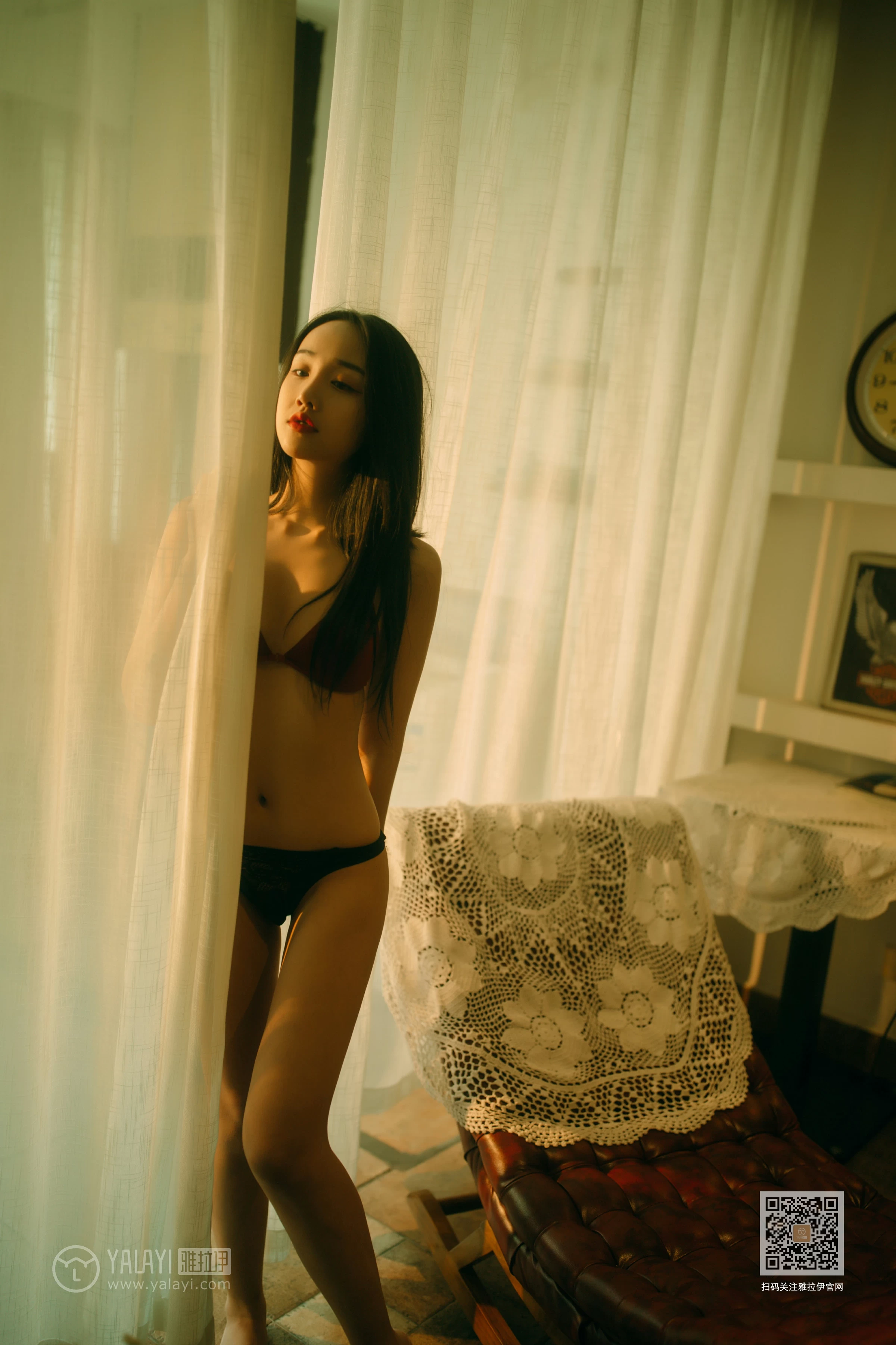 [YALAYI雅拉伊]NO.630 《华灯初上》 优优 白色透视衬衫加红色内衣性感私房写真集第13张