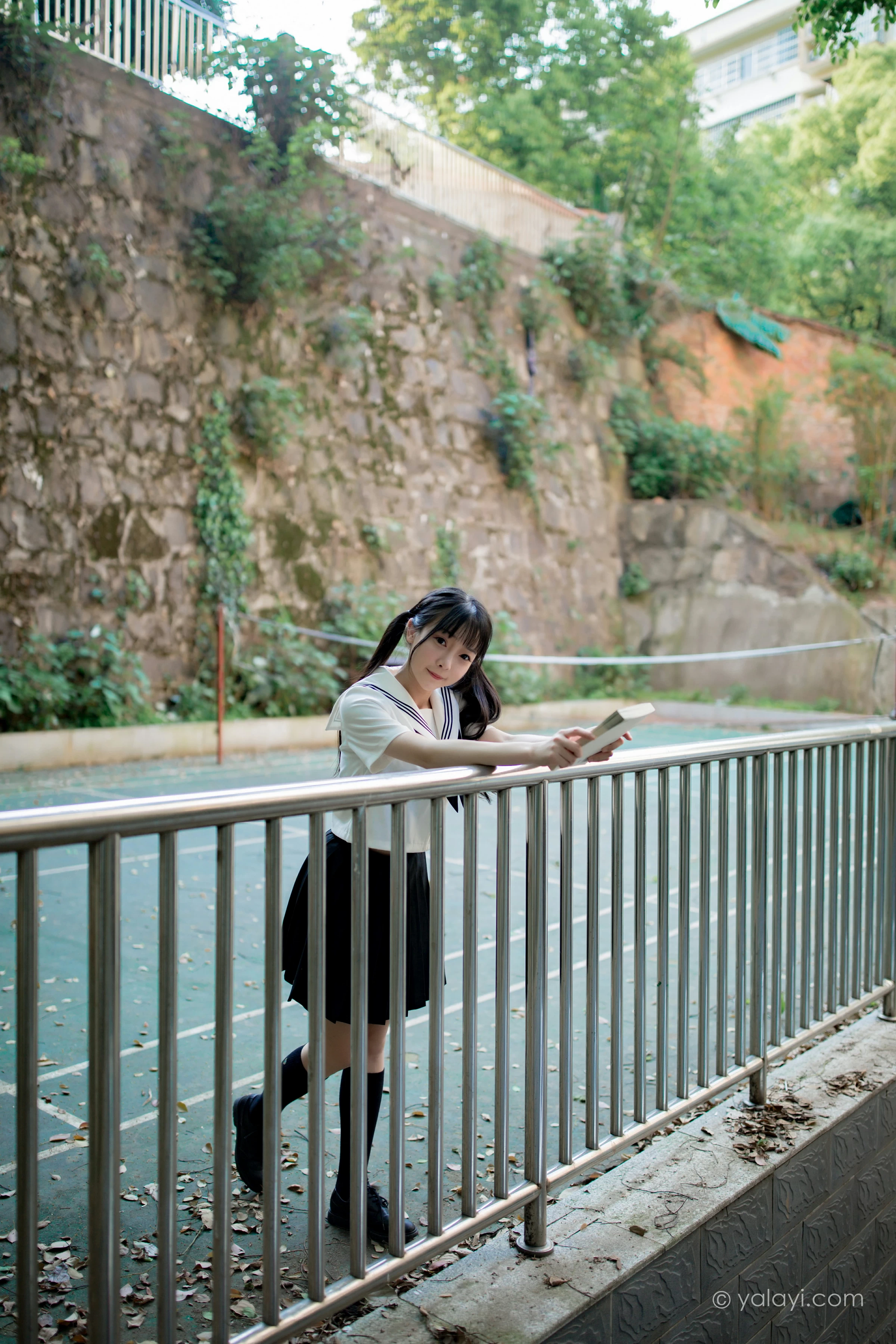 [YALAYI雅拉伊]NO.671 《放学一起走》 妙妙 JK水手制服与短裙加黑丝美腿写真第5张