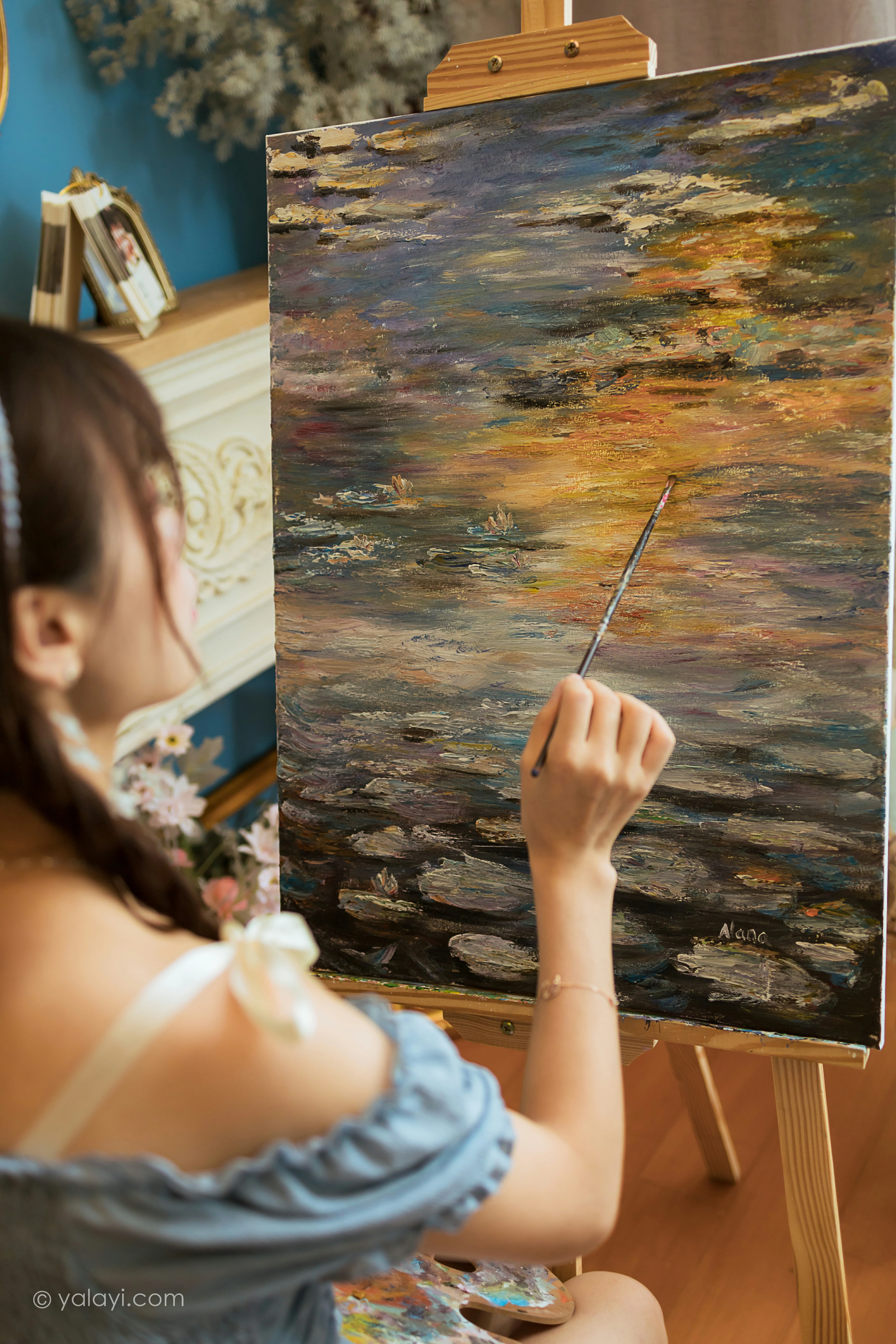 [YALAYI雅拉伊]NO.850 灵魂画师 程小蝶 蓝色抹胸上衣加白色短裙清纯可爱写真集第8张