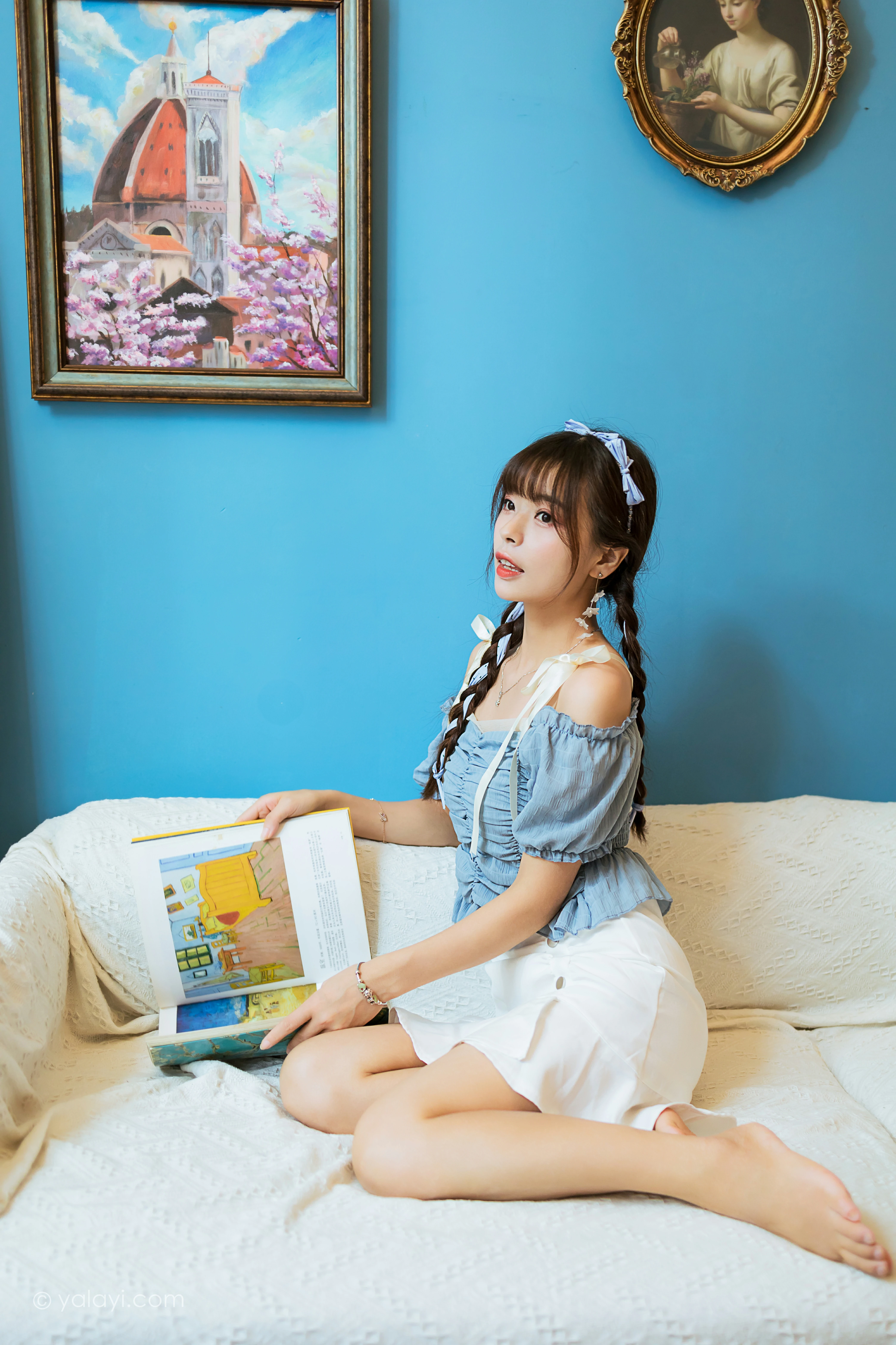 [YALAYI雅拉伊]NO.850 灵魂画师 程小蝶 蓝色抹胸上衣加白色短裙清纯可爱写真集第9张