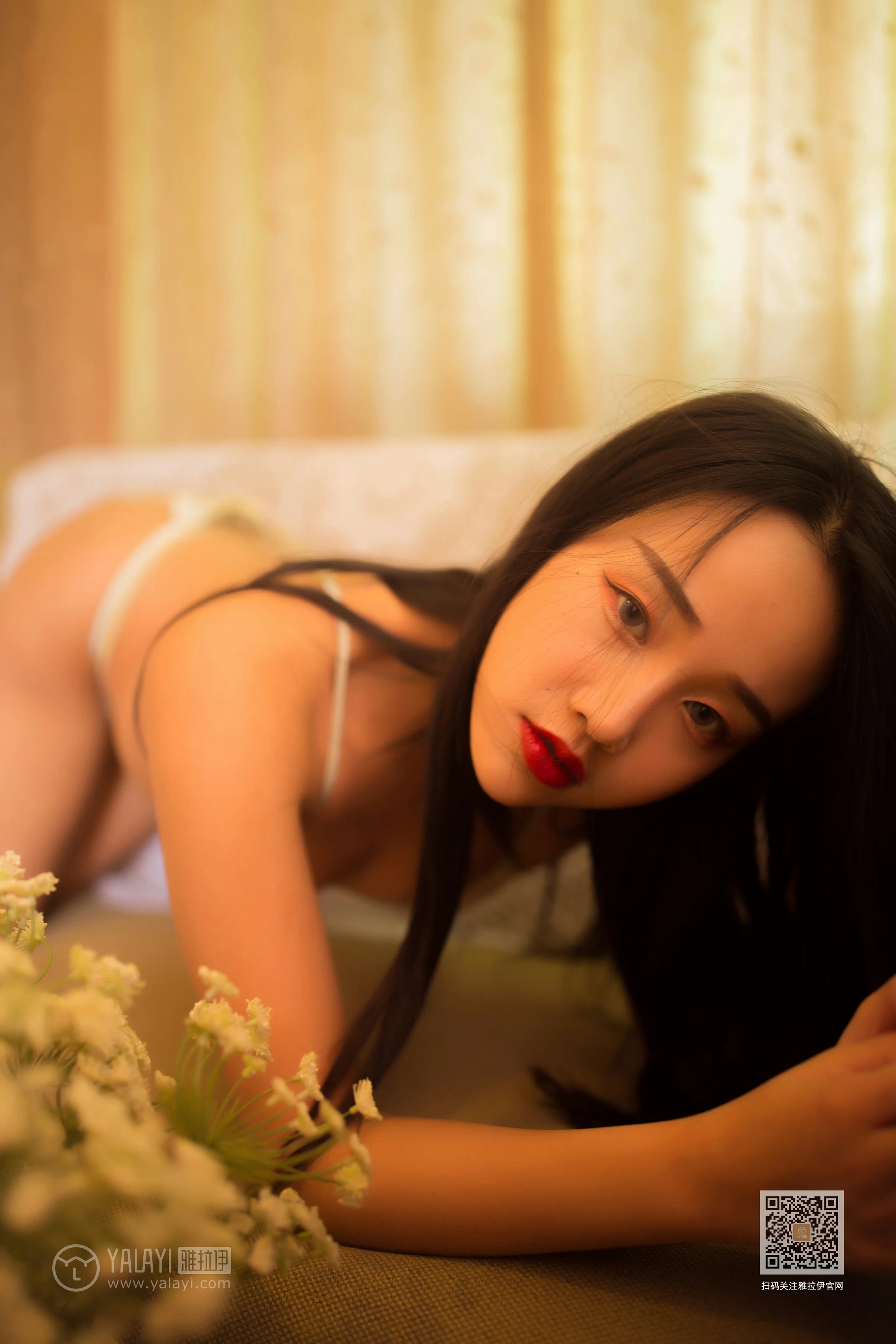 [YALAYI雅拉伊]NO.638 《沙发上的美人》 优优 白色透视蕾丝情趣内衣性感私房写真集第8张