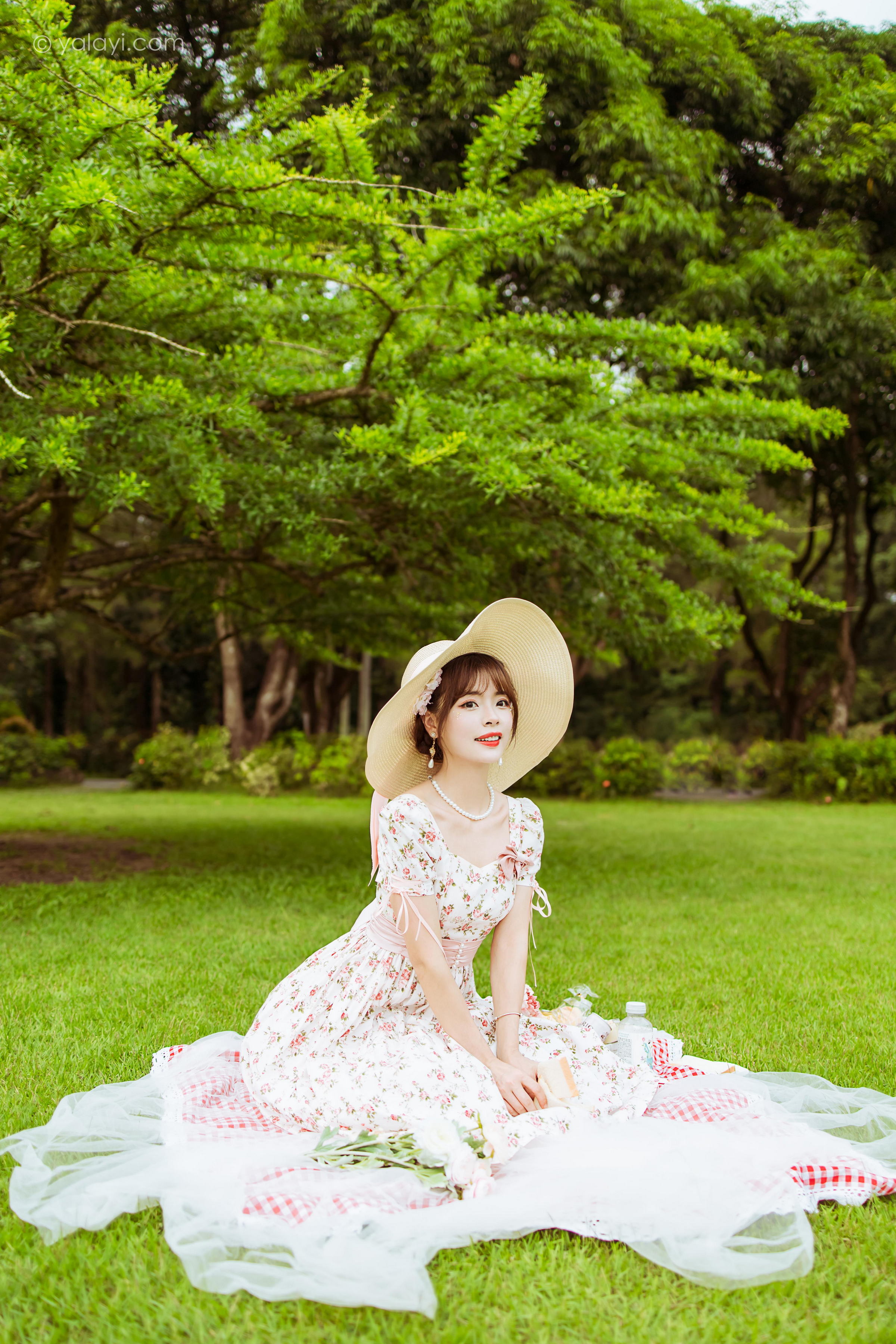 [YALAYI雅拉伊]2022.09.15 告白 程小蝶 白色复古连衣裙加白色绵袜清纯写真集第10张