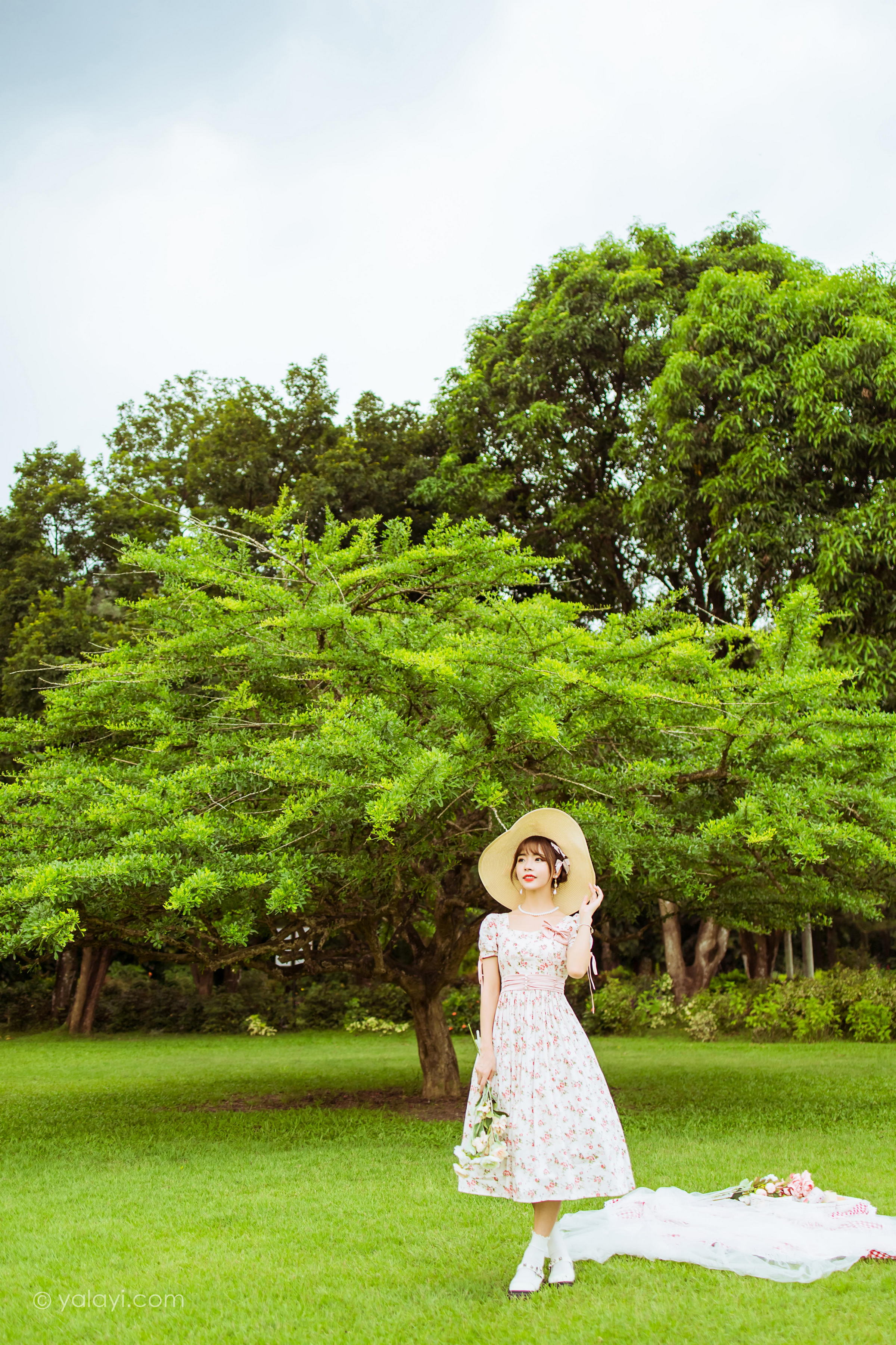 [YALAYI雅拉伊]2022.09.15 告白 程小蝶 白色复古连衣裙加白色绵袜清纯写真集第5张