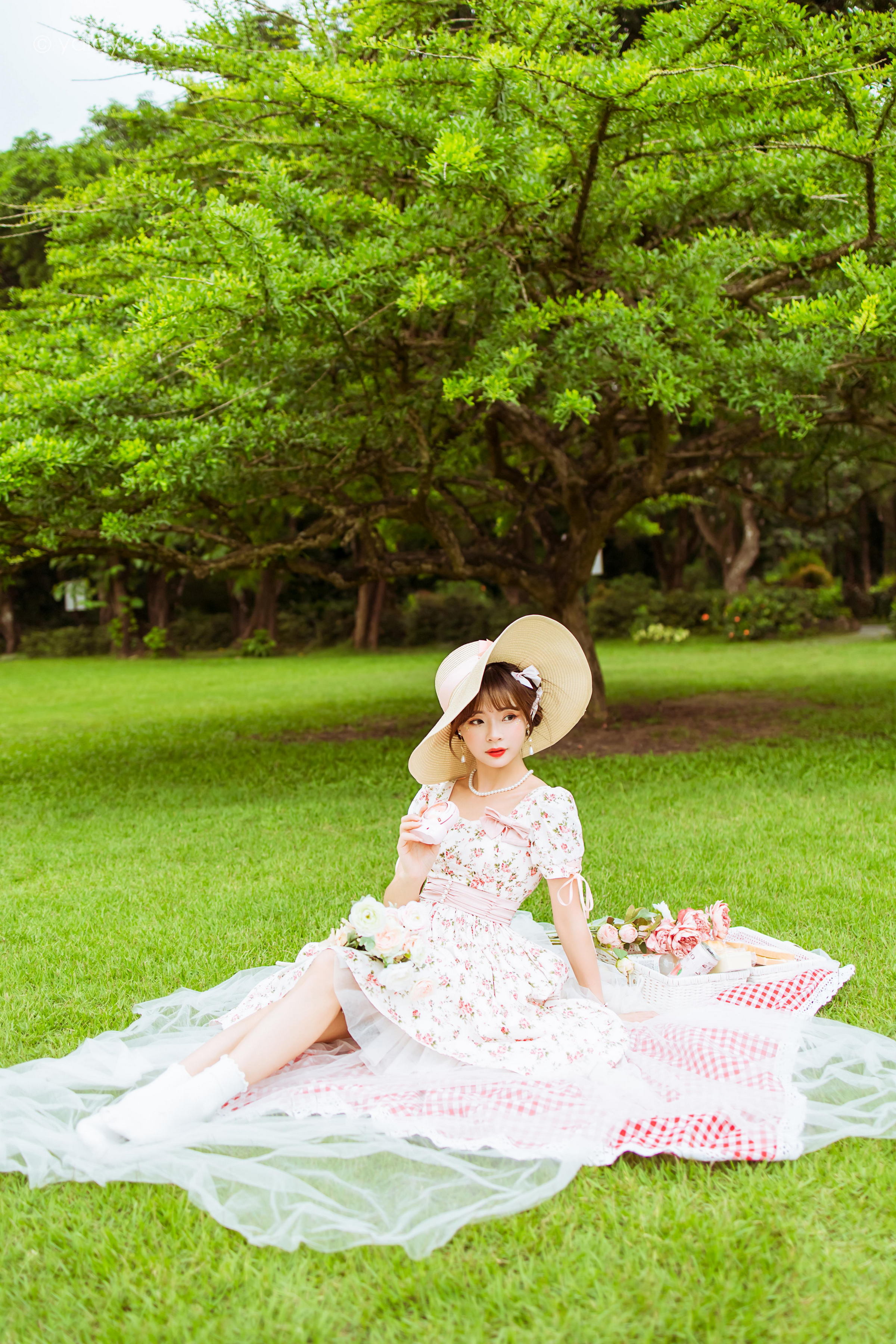 [YALAYI雅拉伊]2022.09.15 告白 程小蝶 白色复古连衣裙加白色绵袜清纯写真集第14张