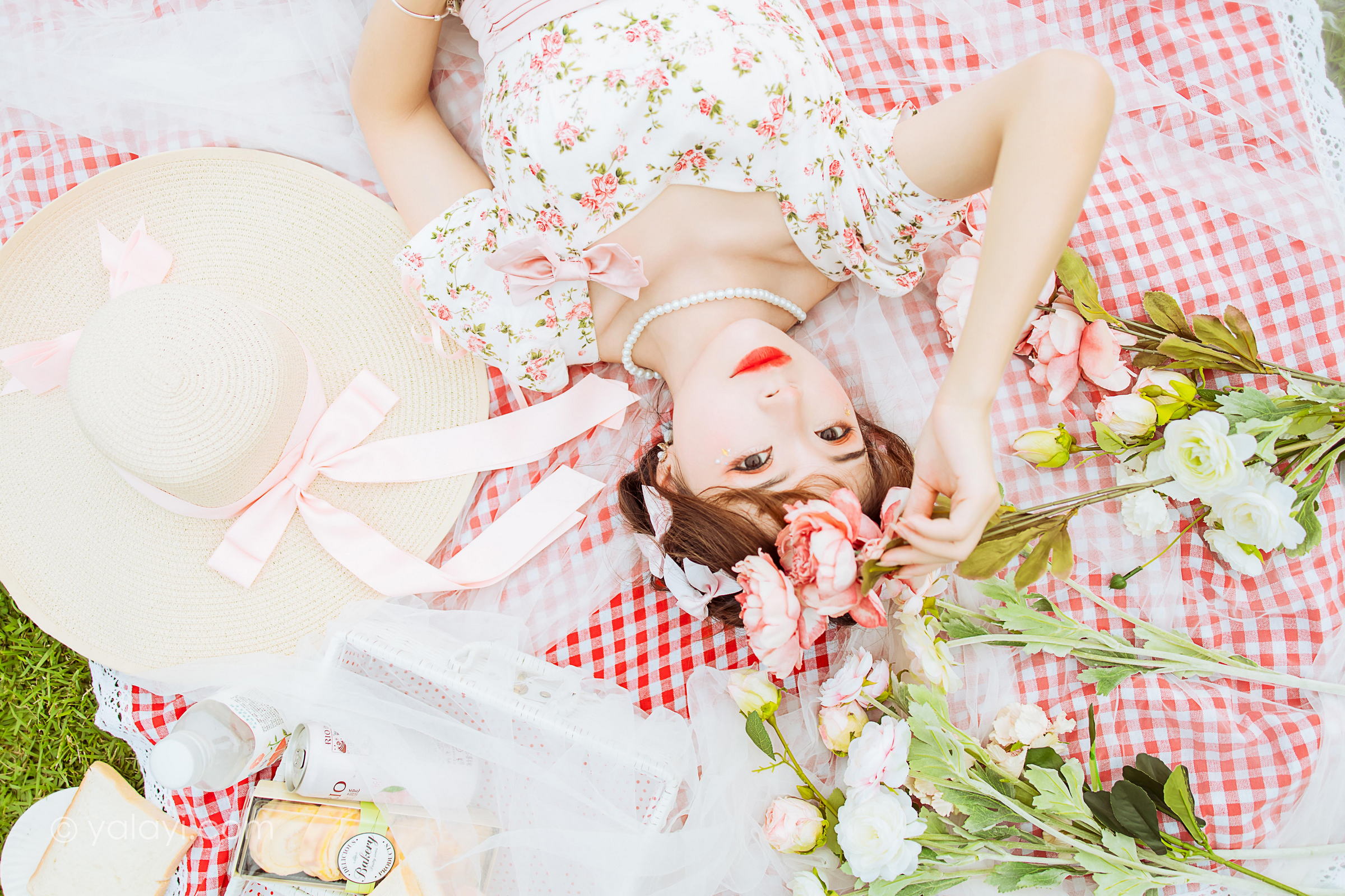 [YALAYI雅拉伊]2022.09.15 告白 程小蝶 白色复古连衣裙加白色绵袜清纯写真集第12张