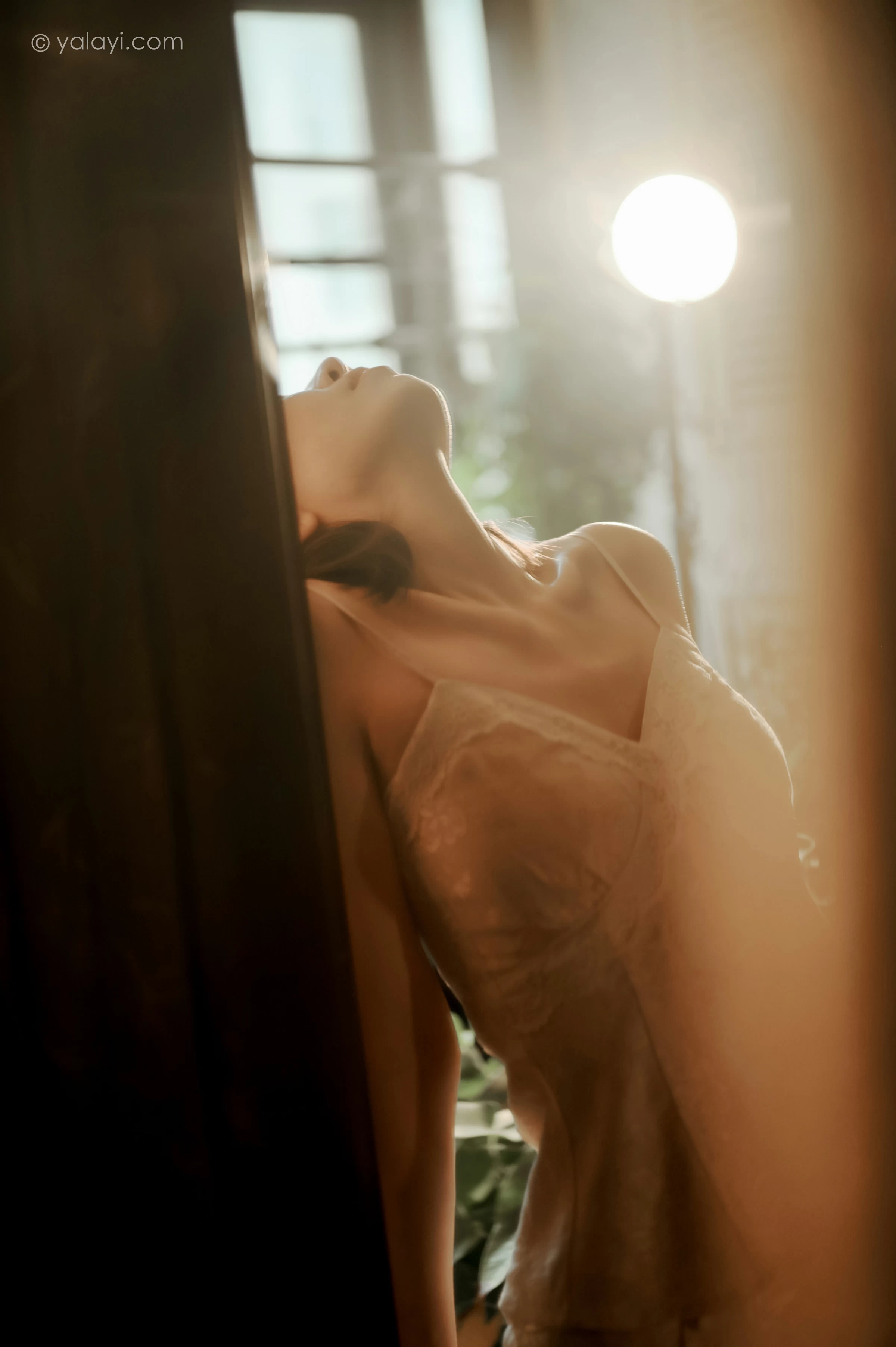 [YALAYI雅拉伊]NO.699 《长相思》 妍妍 白色吊带连衣裙居家私房写真集第10张