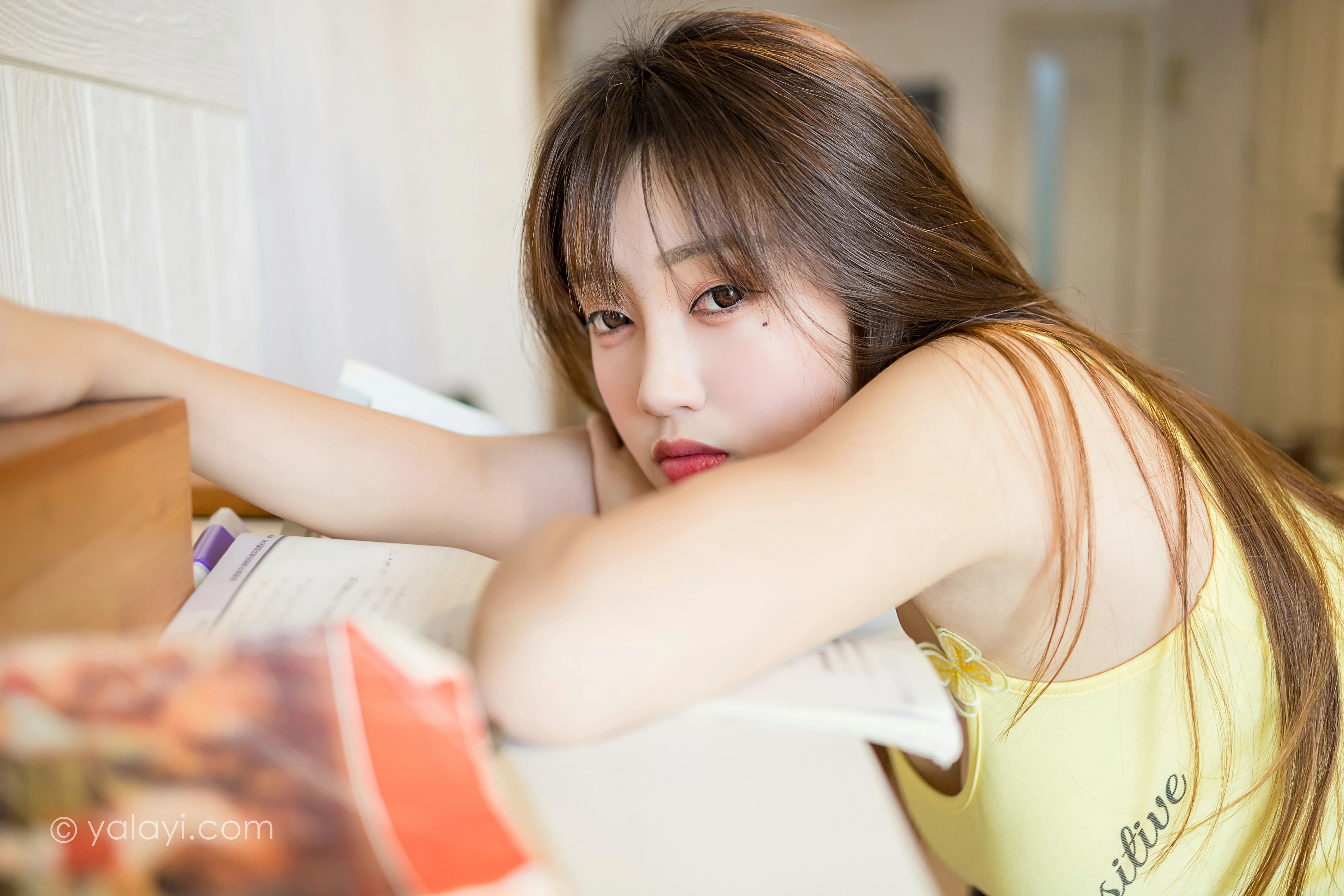 [YALAYI雅拉伊]NO.841 补习时间 虞艺 黄色性感小背心居家私房写真集第10张