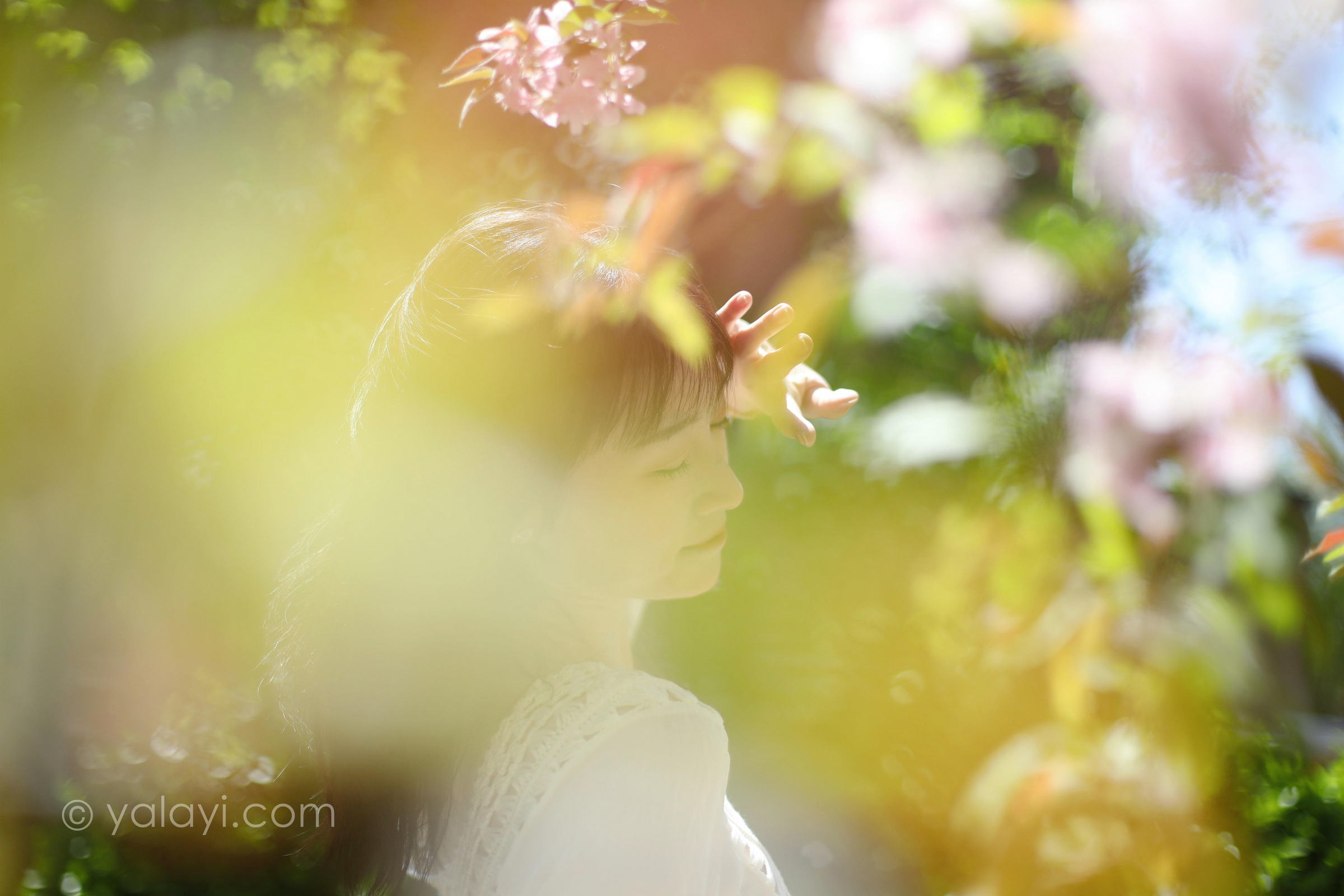 [YALAYI雅拉伊]2022.09.22 光晕 京京 白色镂空连衣裙加粉色长裙清纯写真集第11张