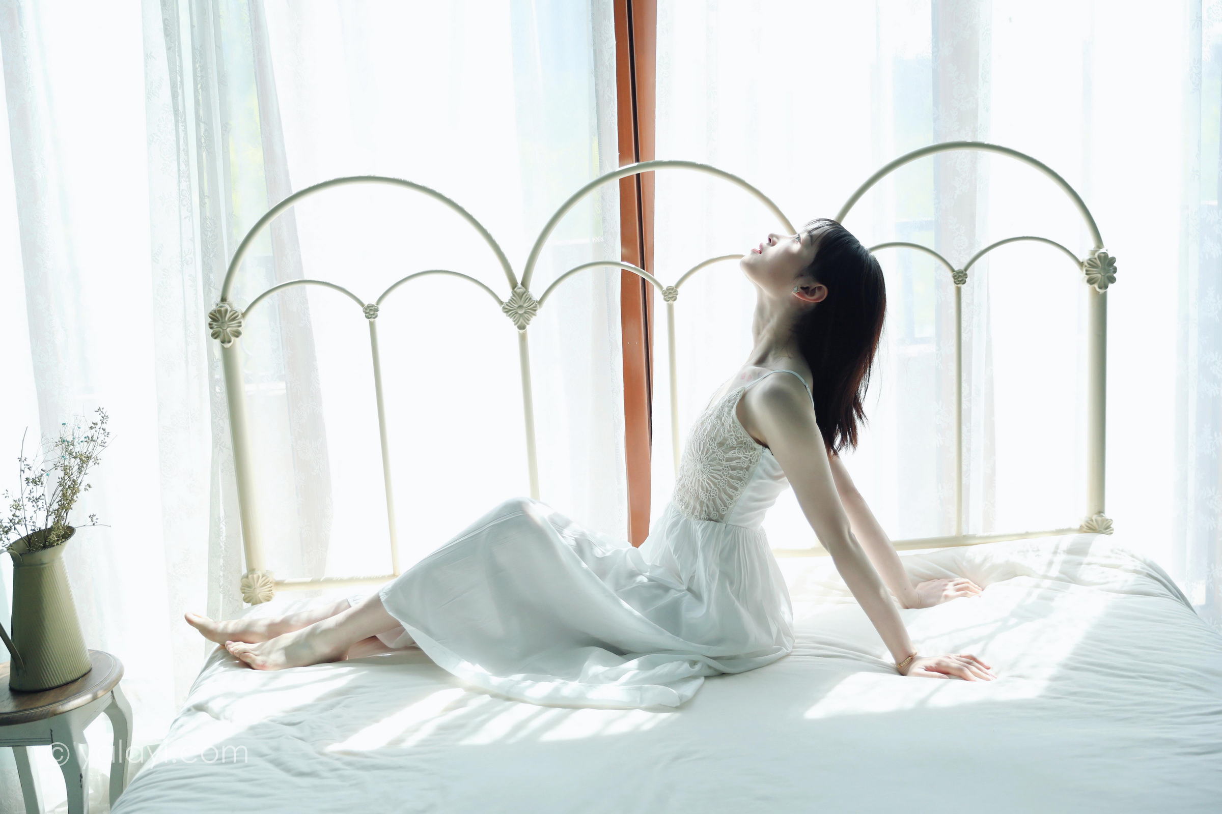 [YALAYI雅拉伊]2022.07.16 唤 京京 白色吊带蕾丝连衣裙居家清纯写真集第8张