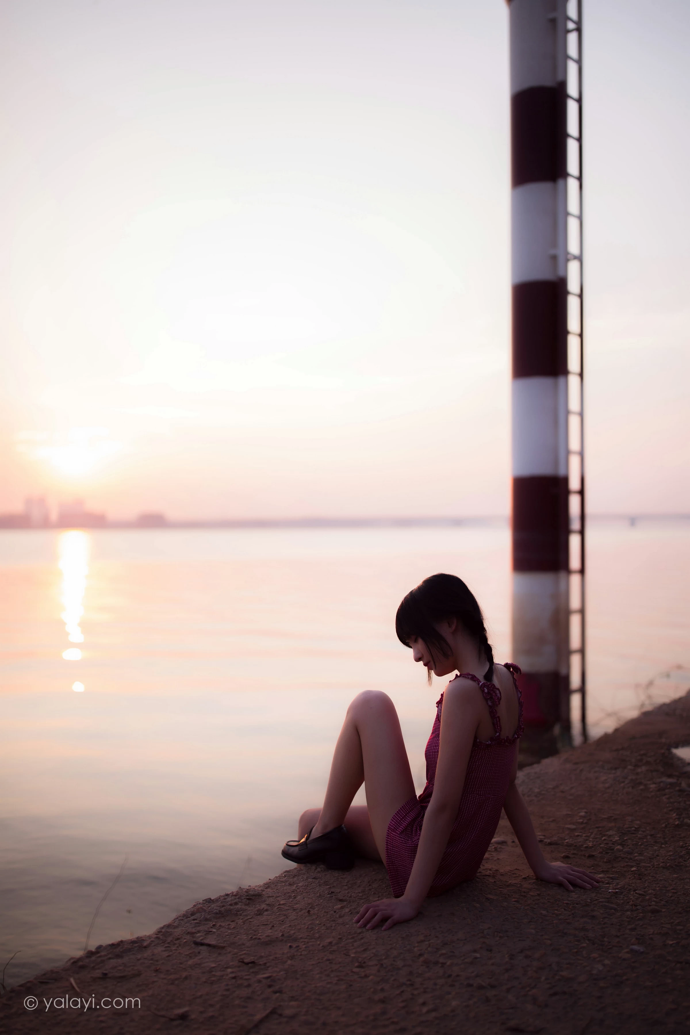 [YALAYI雅拉伊]NO.702 《暮色》 落落 粉色吊带连体短裤清纯私房写真集第5张