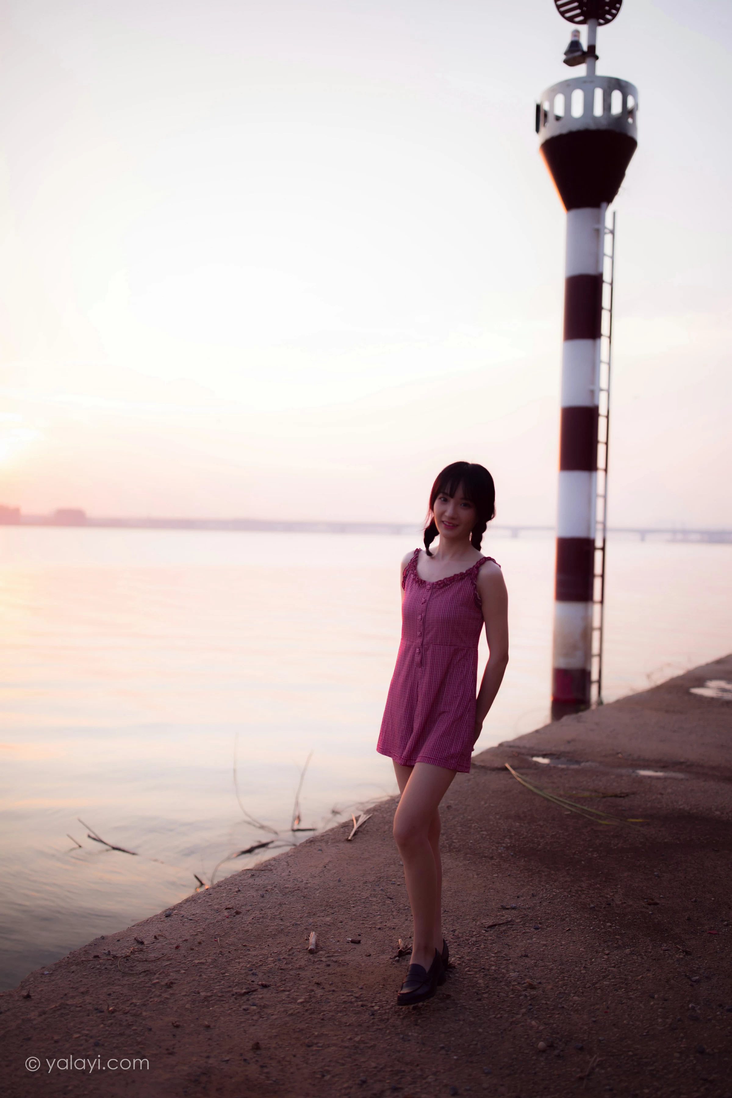 [YALAYI雅拉伊]NO.702 《暮色》 落落 粉色吊带连体短裤清纯私房写真集第6张