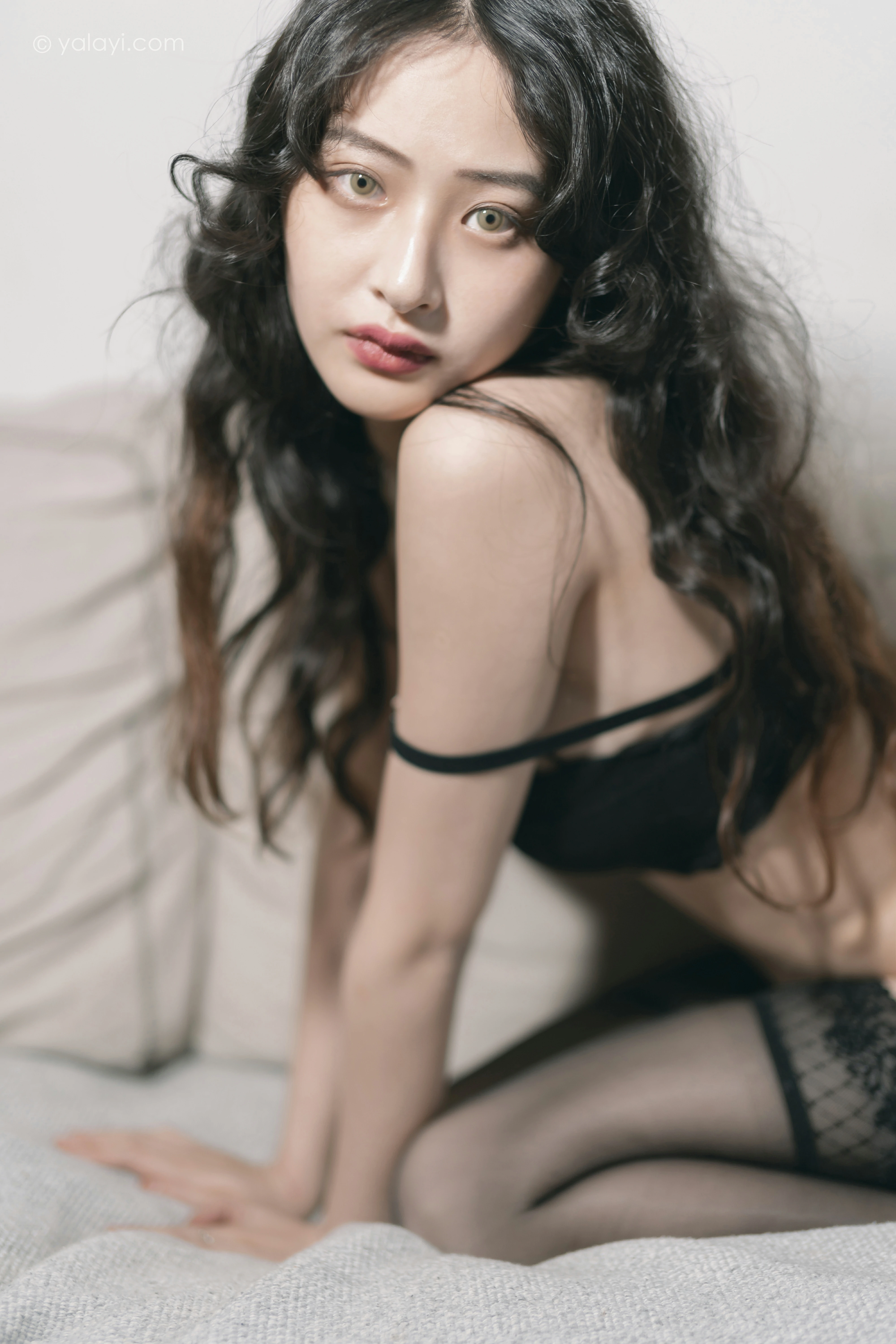 [YALAYI雅拉伊]NO.842 黑蝴蝶 西子 黑色蕾丝内衣加黑丝美腿性感私房写真集第5张