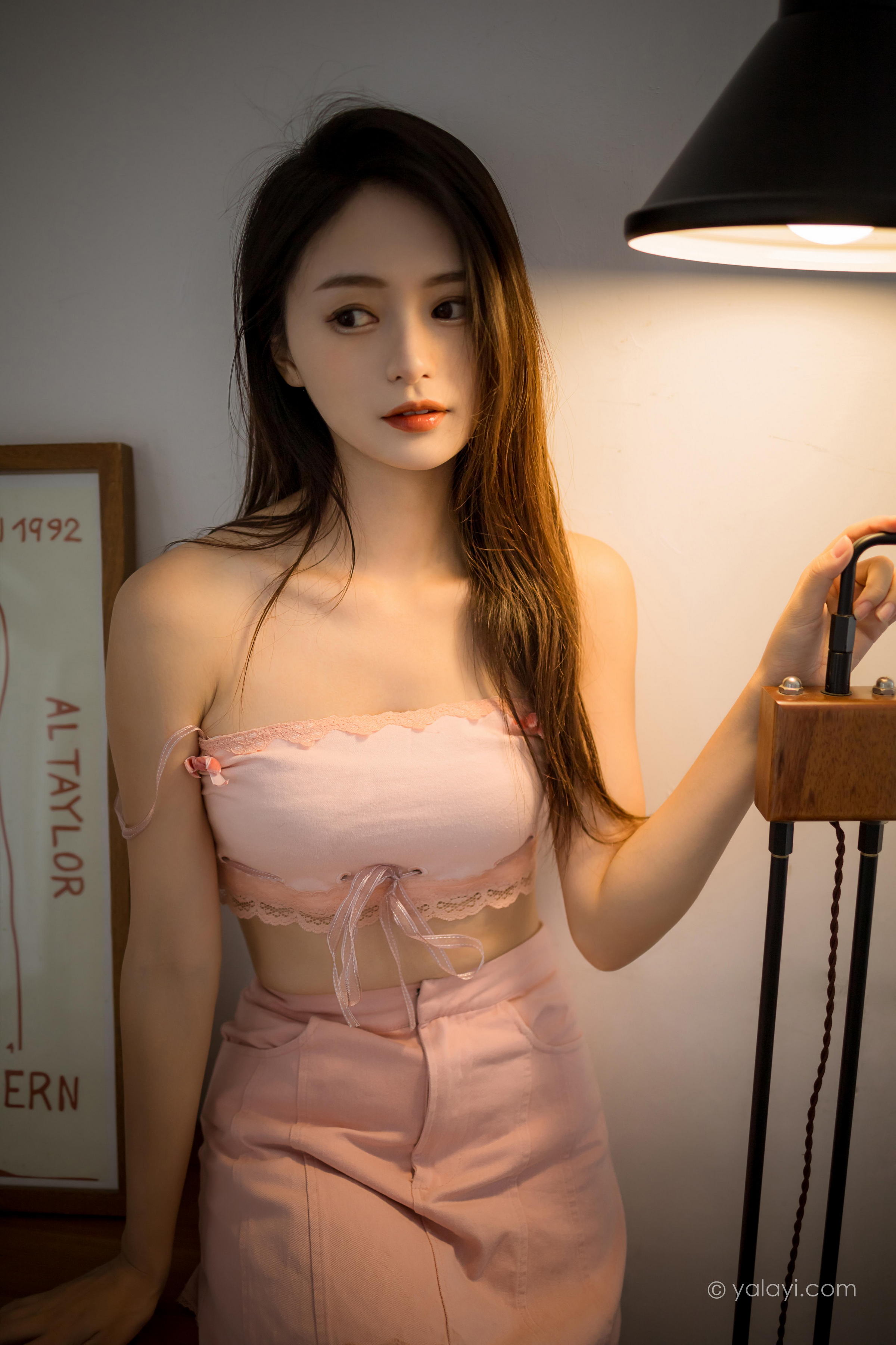 [YALAYI雅拉伊]2022.07.20 粉色记忆 沐兰 粉色短裙加蕾丝镂空内衣性感写真集第12张