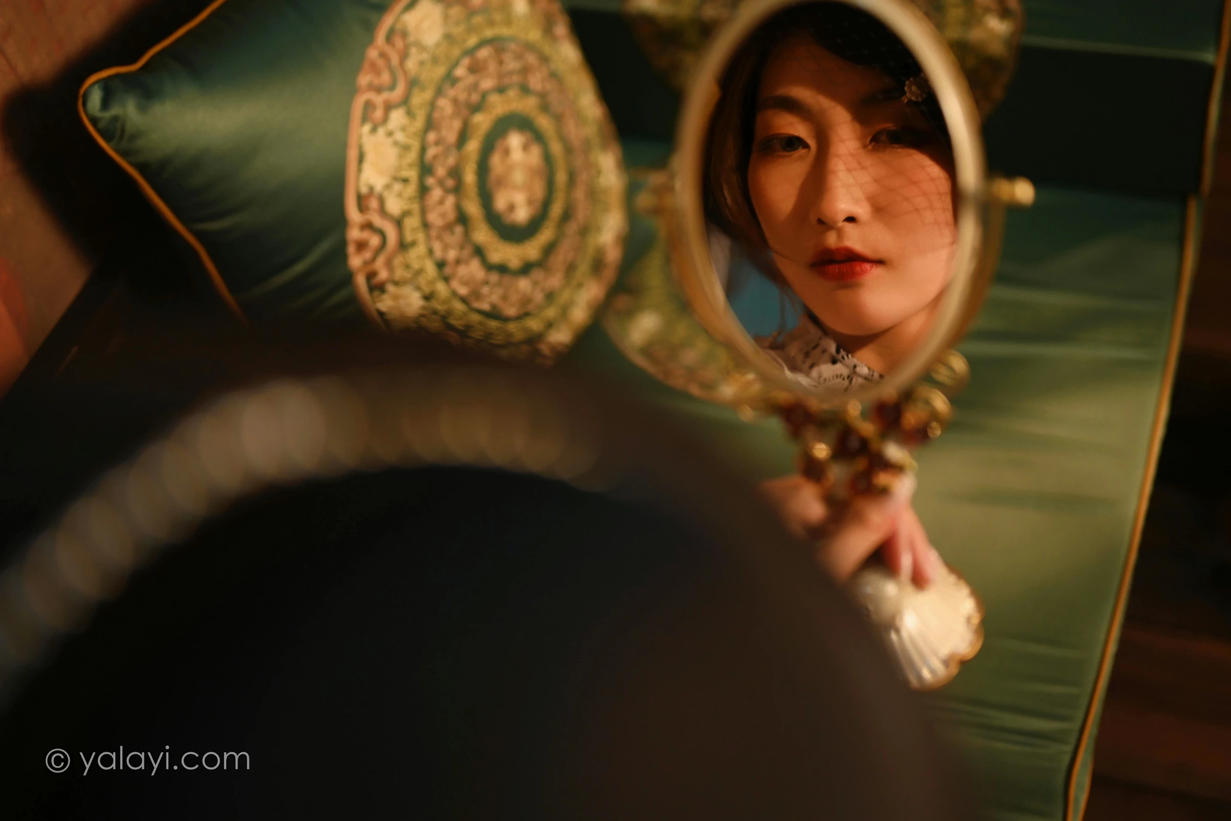 [YALAYI雅拉伊]2022.01.15 莫忘我 佳佳 黑色蕾丝镂空礼服裙性感私房写真集第3张