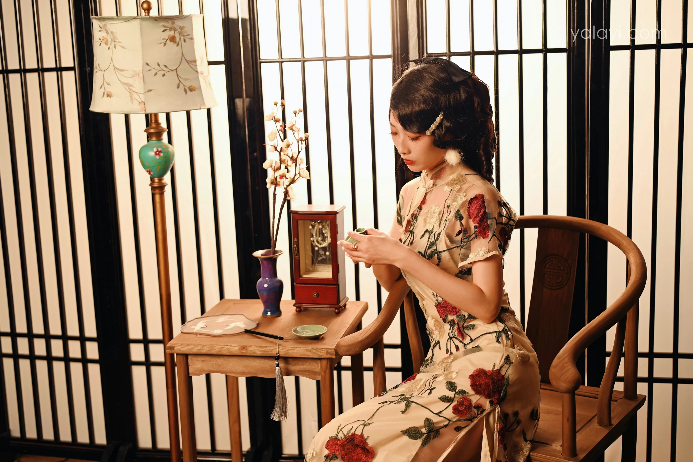 [YALAYI雅拉伊]2022.01.25 我在那里等你 佳佳 白色透视旗袍民国风写真集第2张