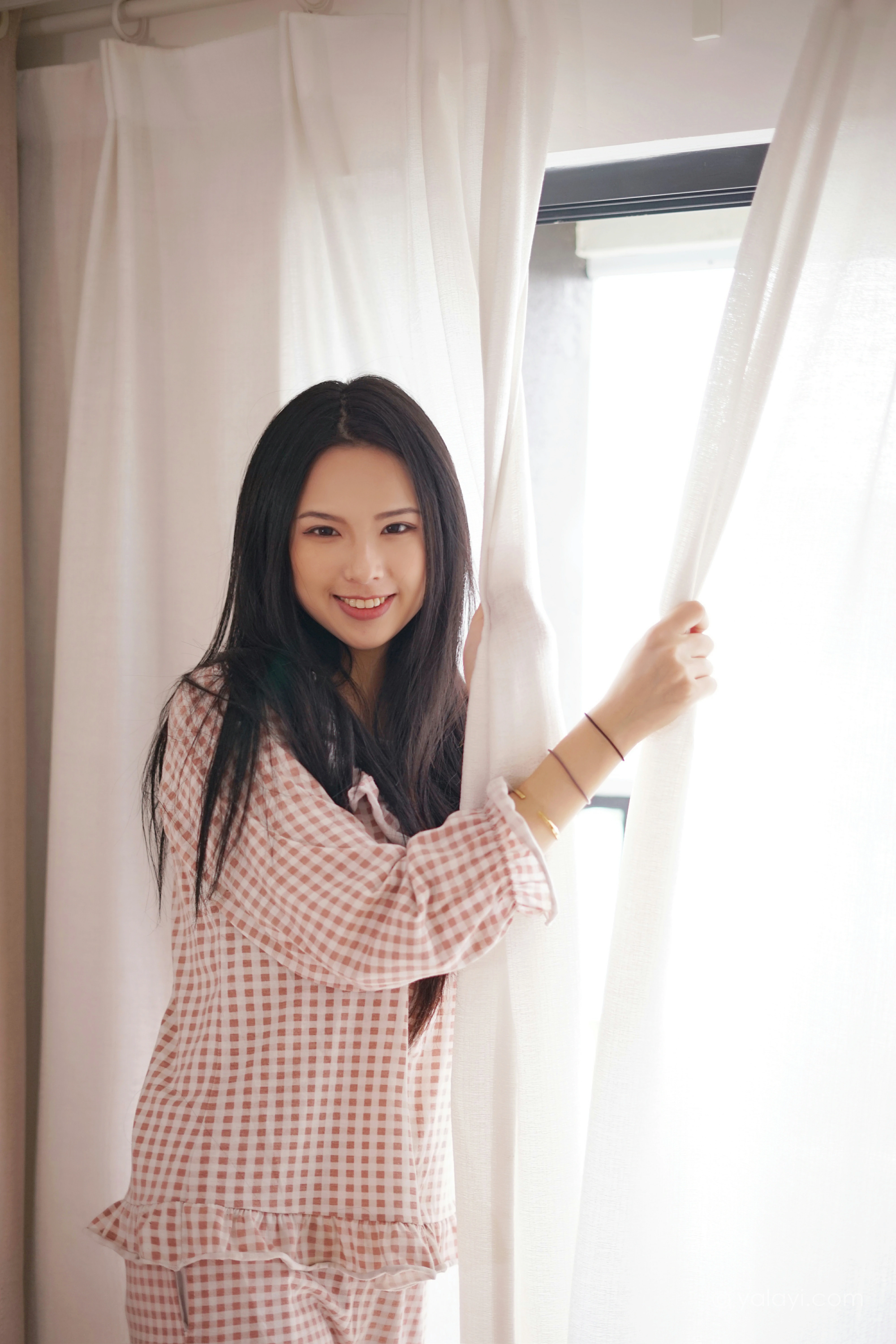 [YALAYI雅拉伊]NO.843 在家千日好 溪若 粉色睡衣加睡裤清纯可爱私房写真集第7张